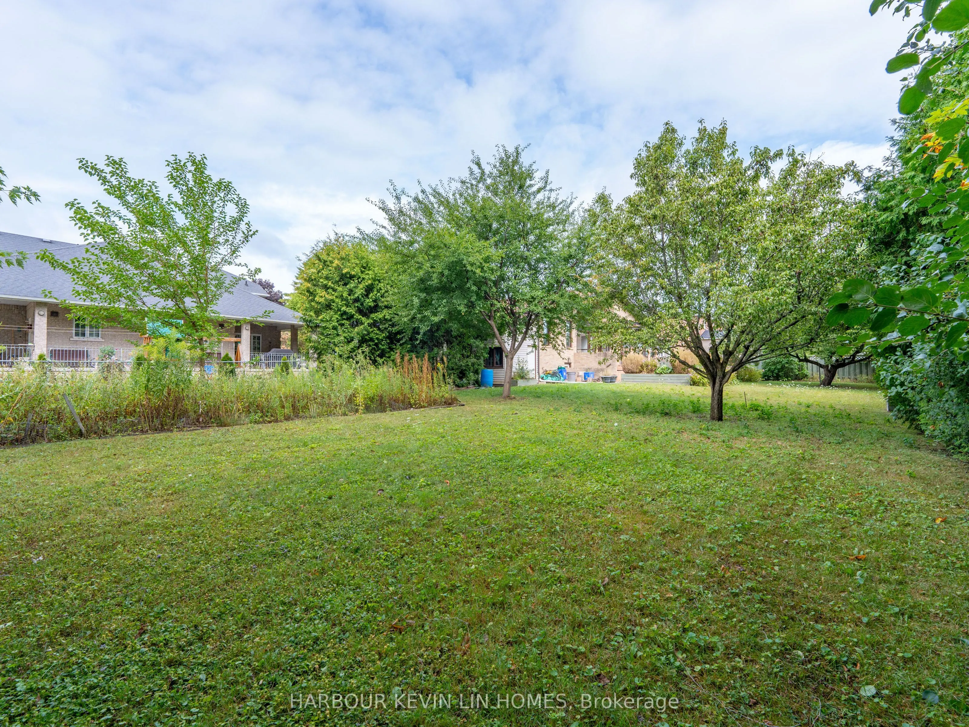 101 Leyburn Avenue