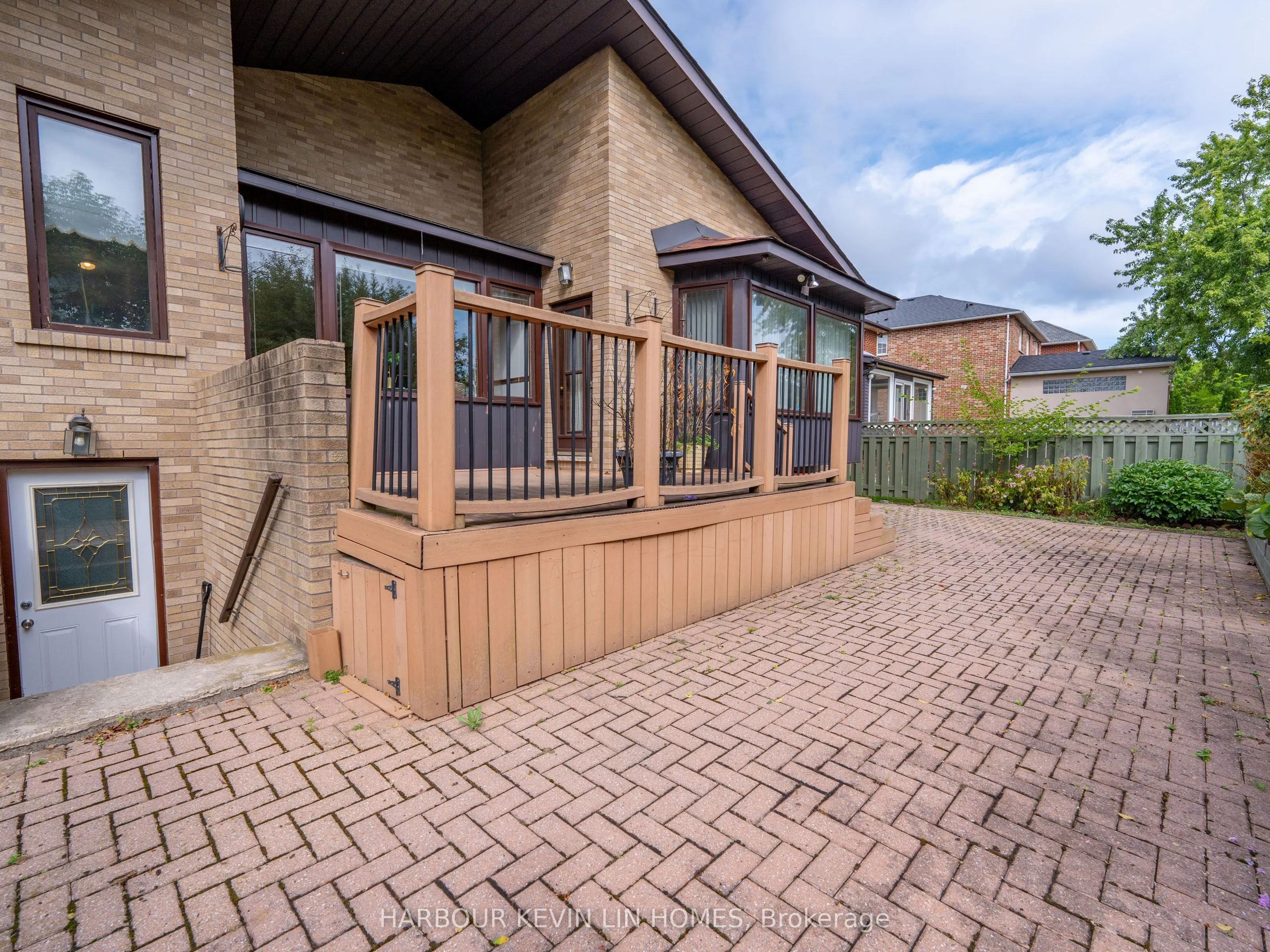 101 Leyburn Avenue