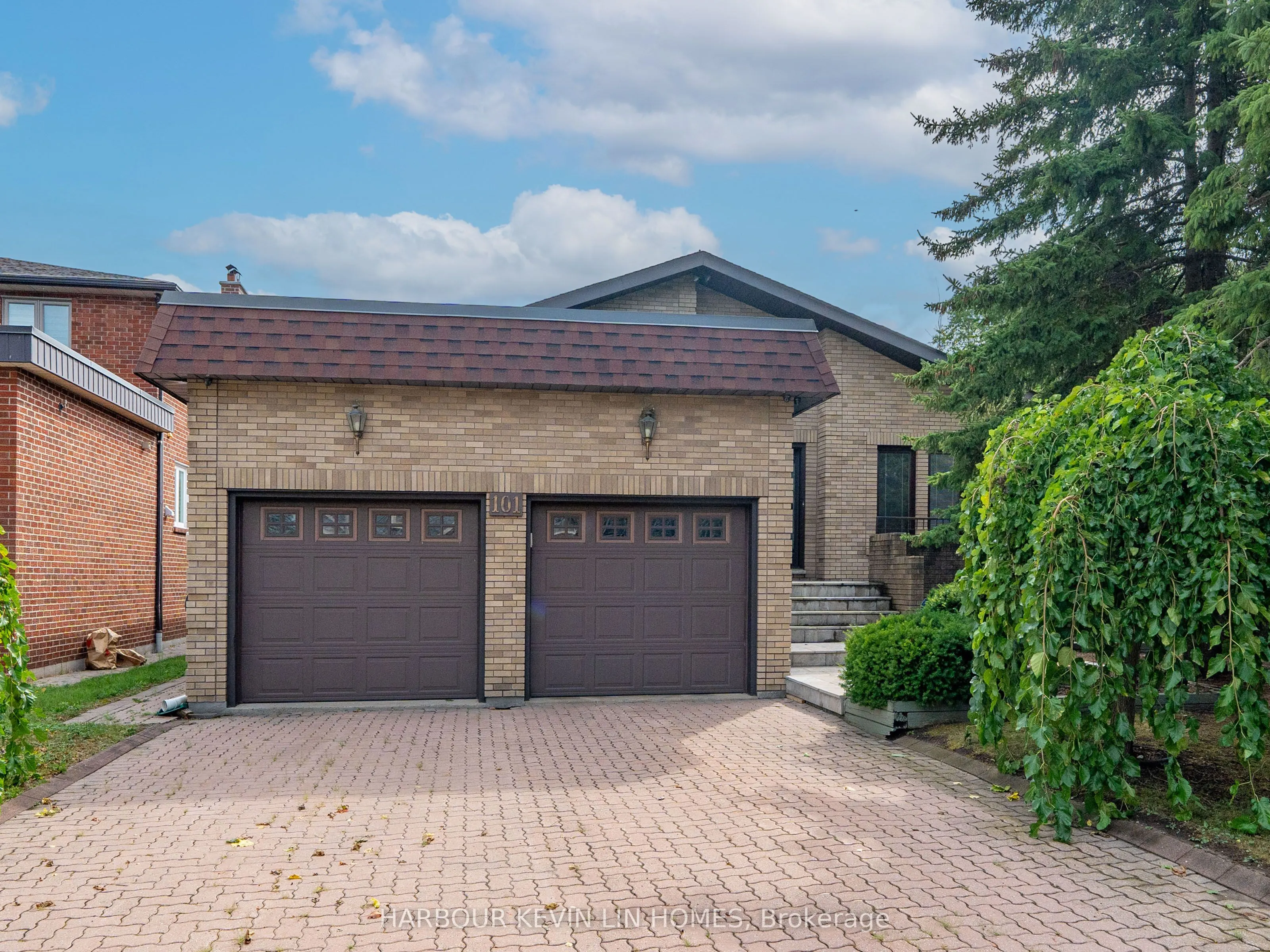 101 Leyburn Avenue