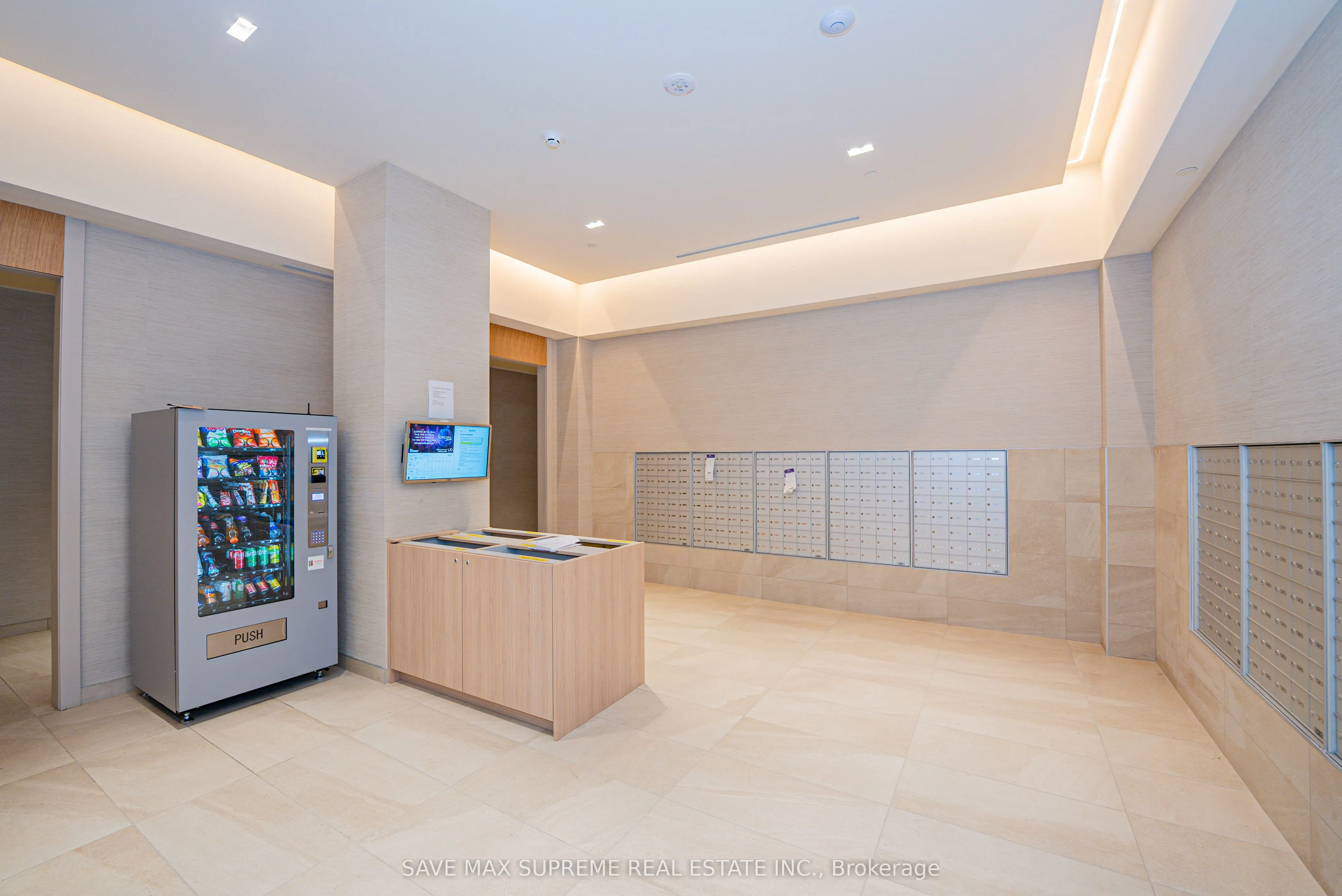 8960 Jane Street, #1716