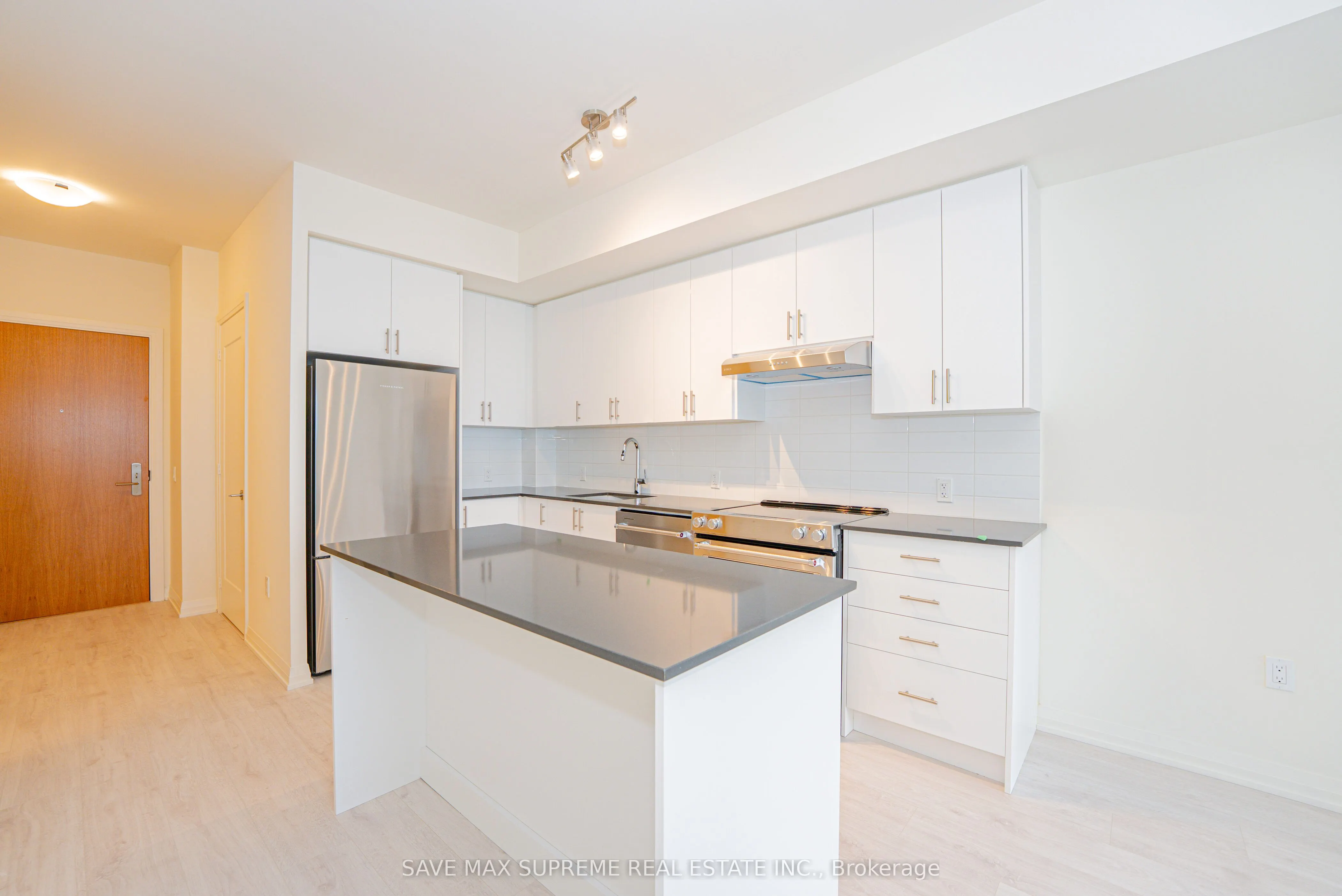 8960 Jane Street, #1716