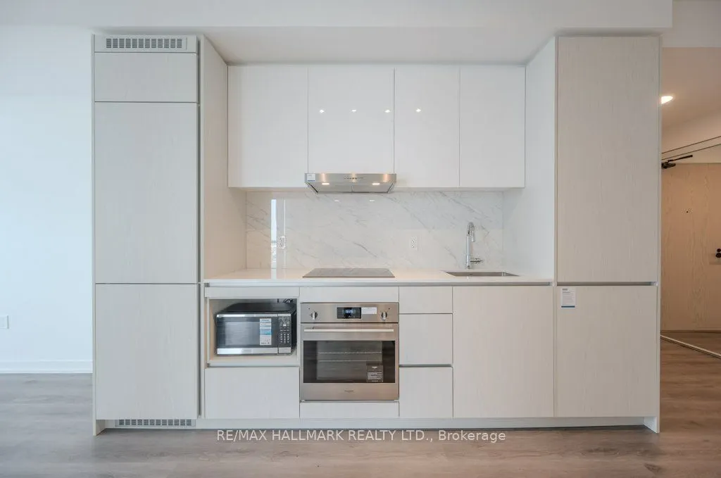 28 Interchange Way, #2710