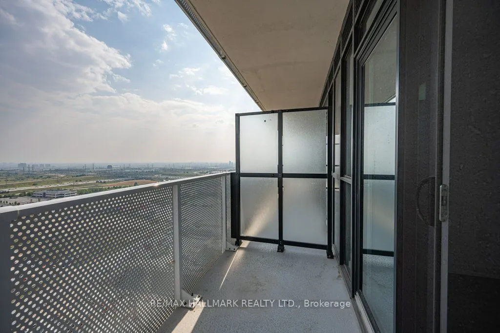 28 Interchange Way, #2710
