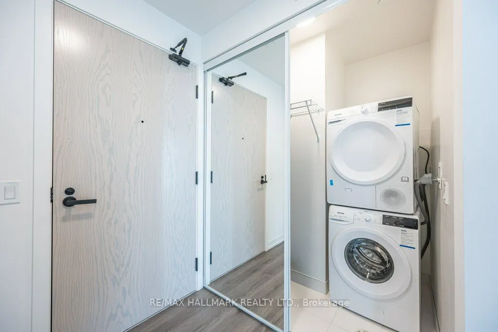 28 Interchange Way, #2710