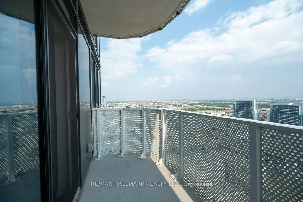 28 Interchange Way, #2710