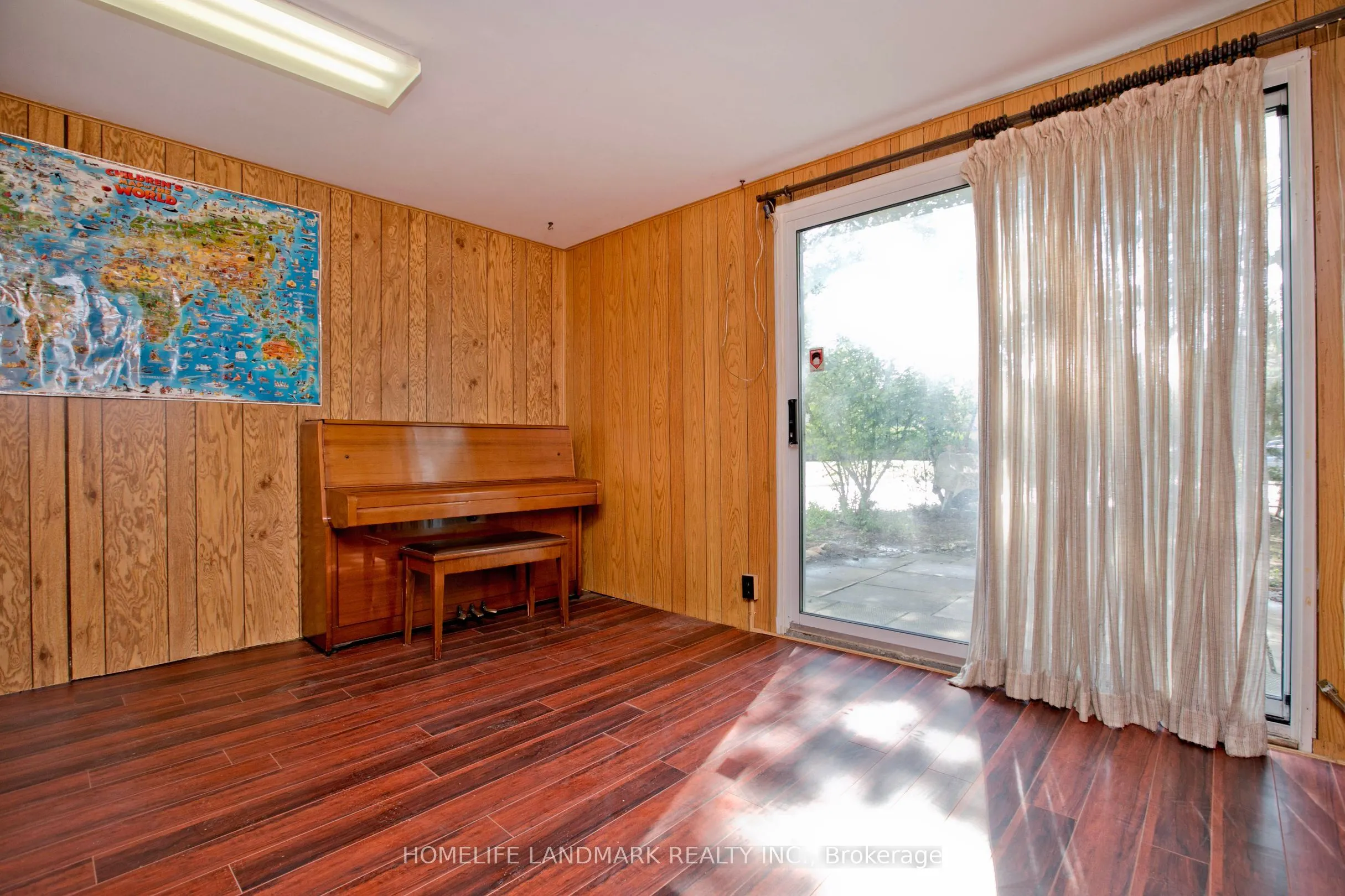 1806 John Street, #77