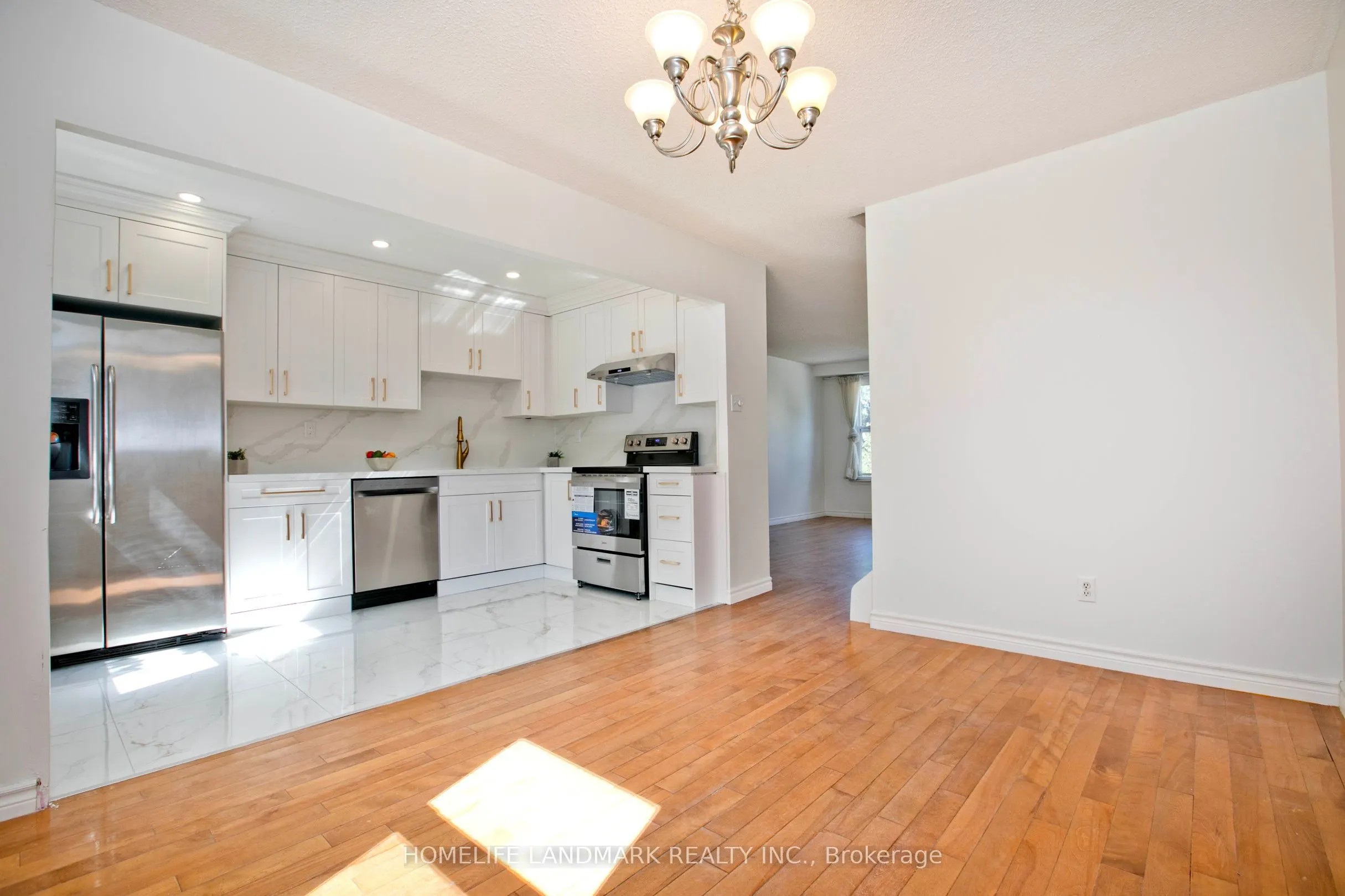 1806 John Street, #77