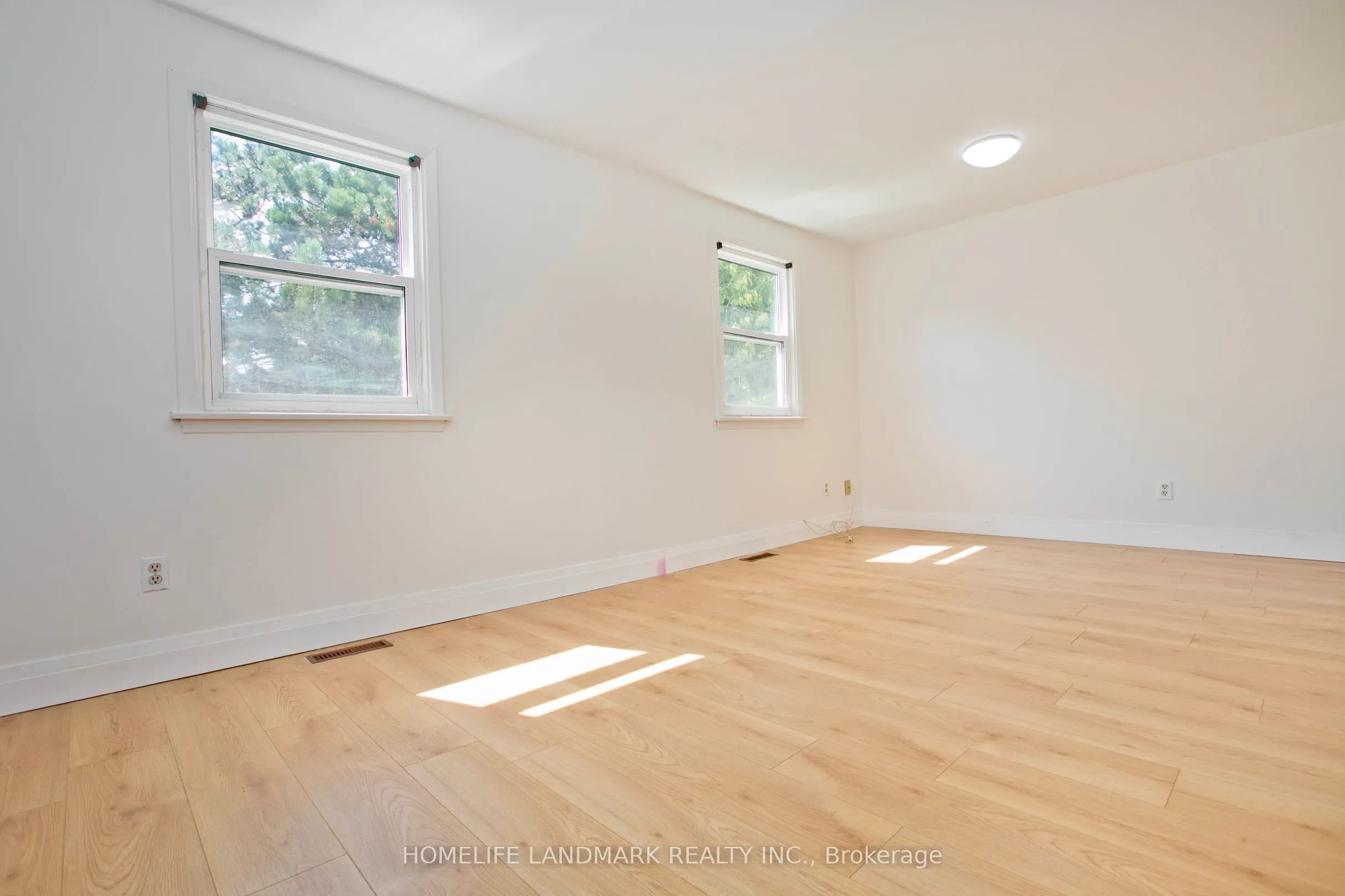 1806 John Street, #77