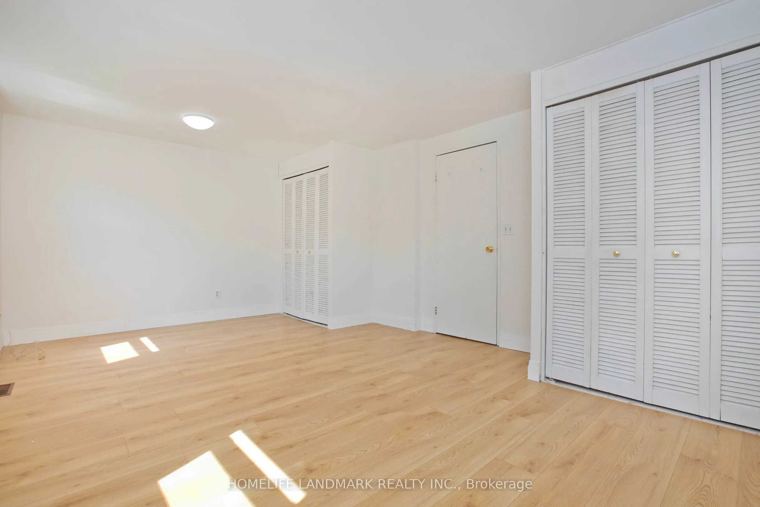 1806 John Street, #77