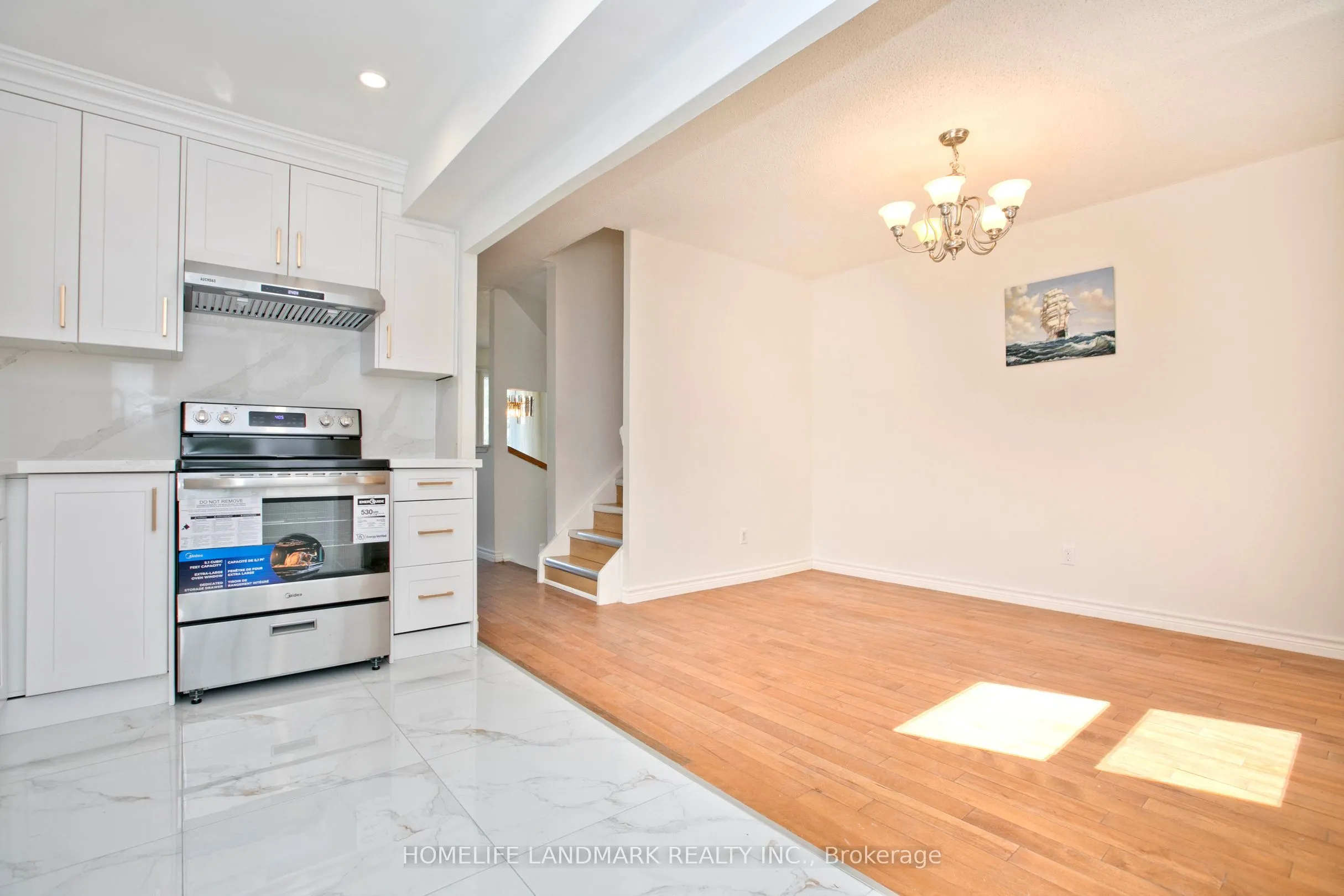 1806 John Street, #77