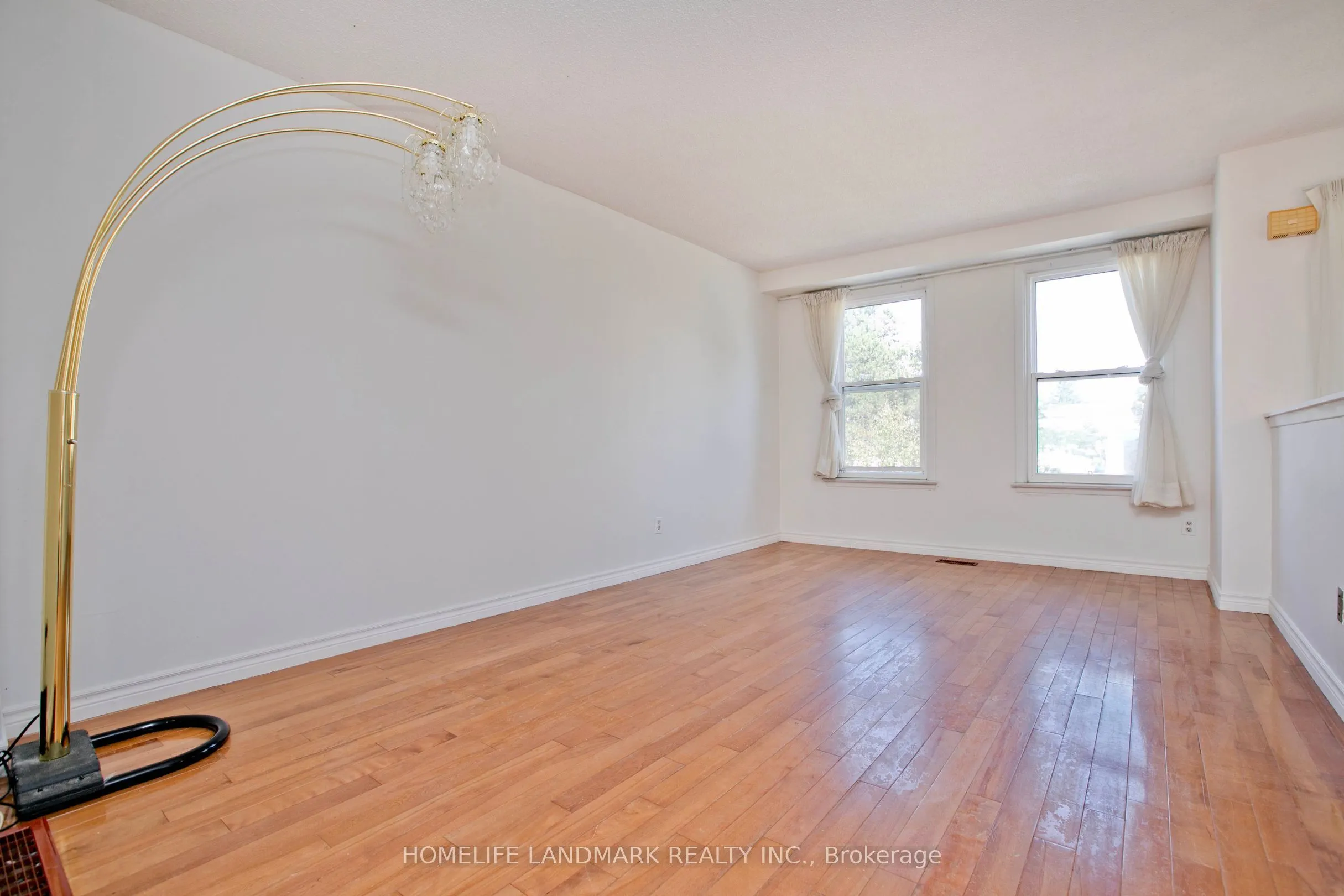 1806 John Street, #77