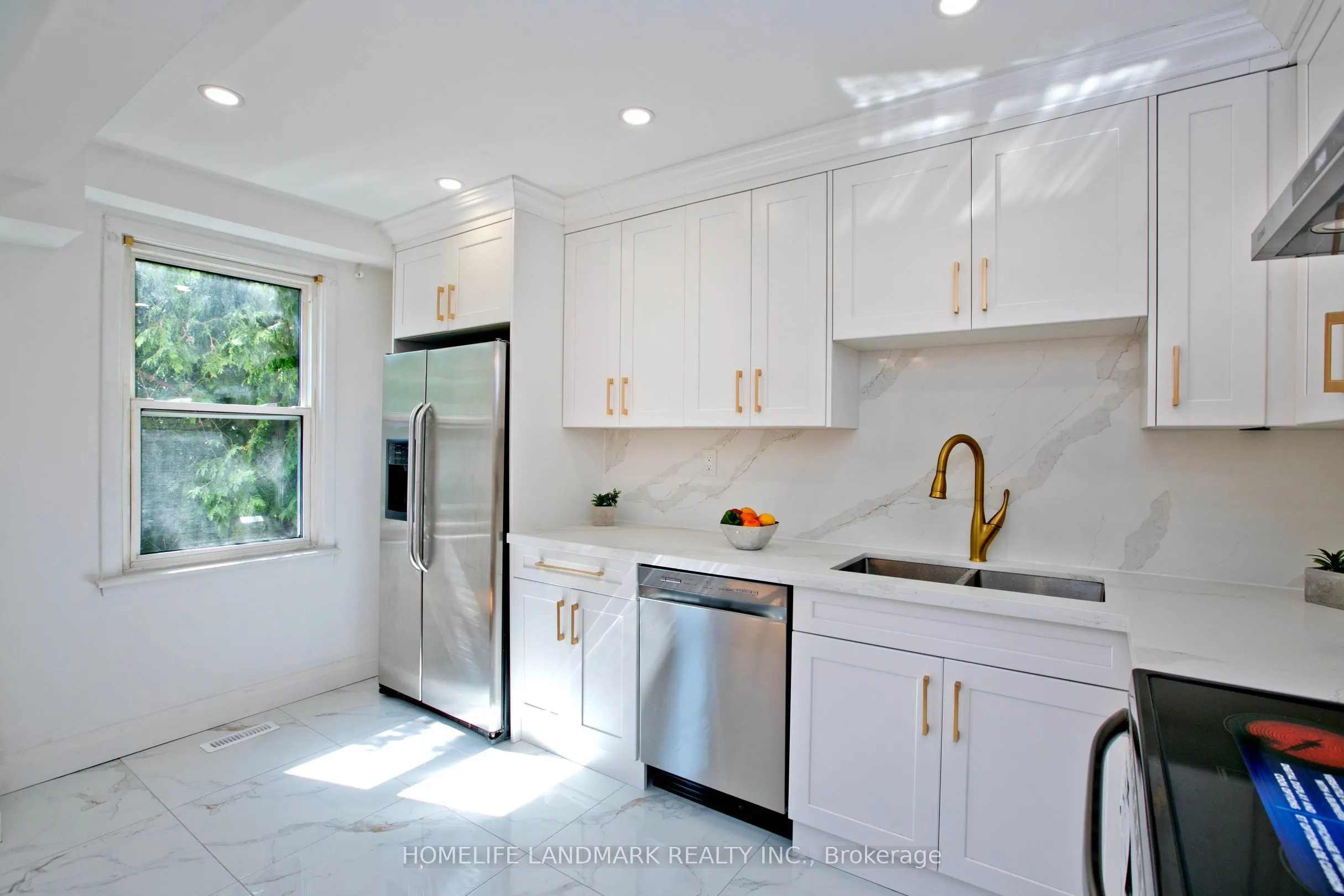 1806 John Street, #77