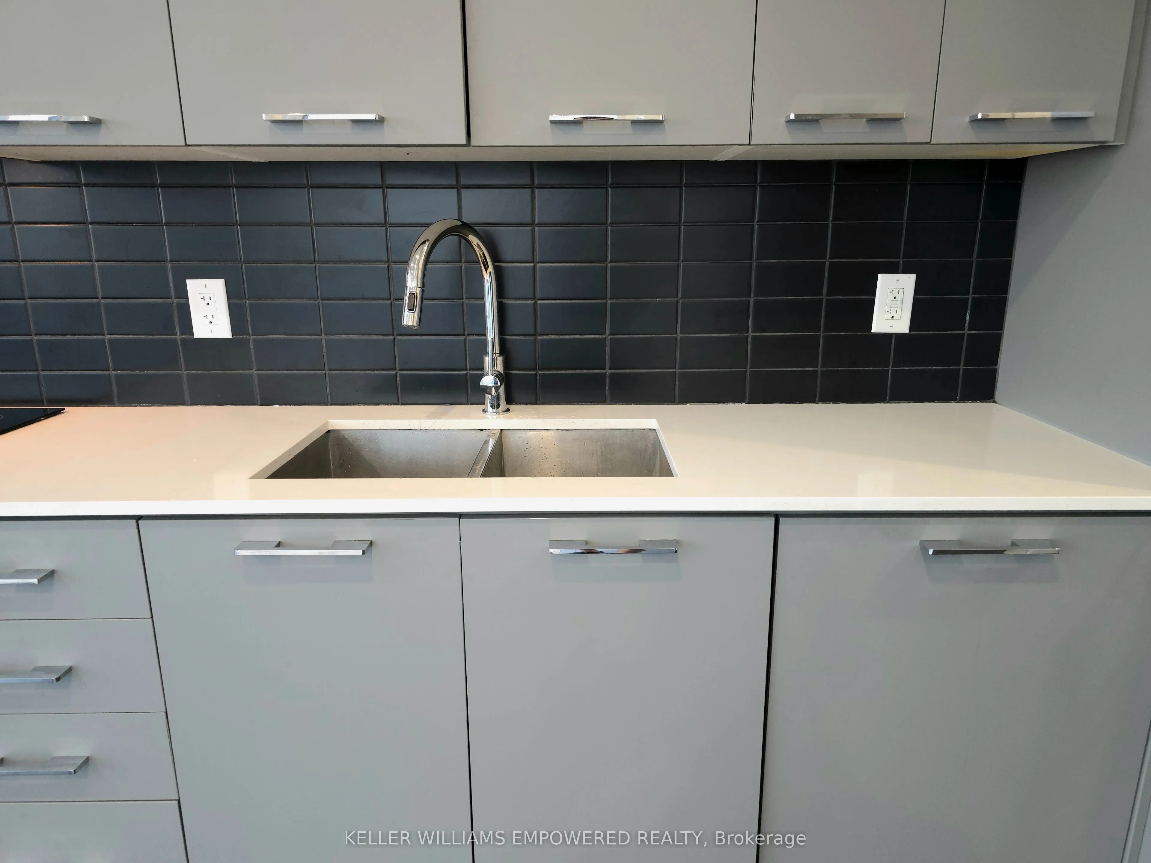 9471 Yonge Street, #Ph10