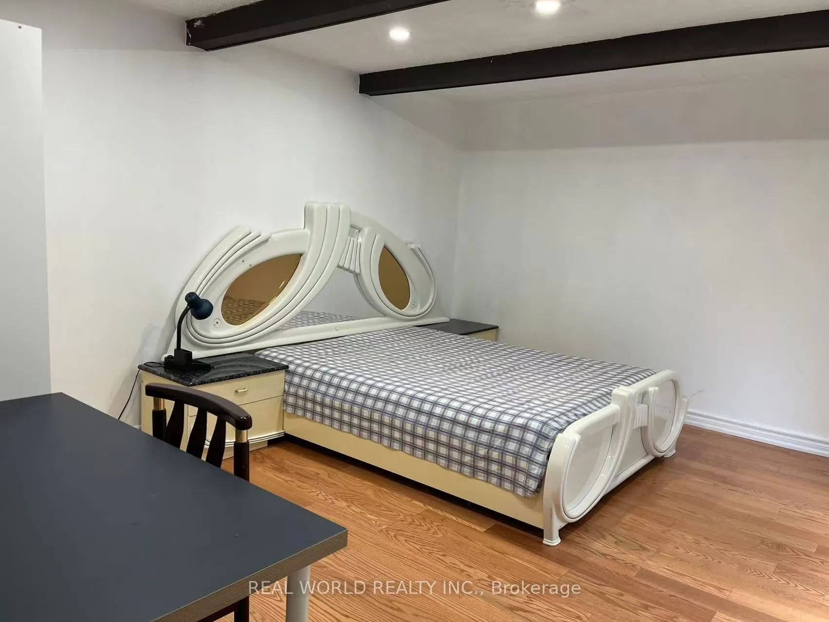 180 Royal Orchard Boulevard, #a room on the ground
