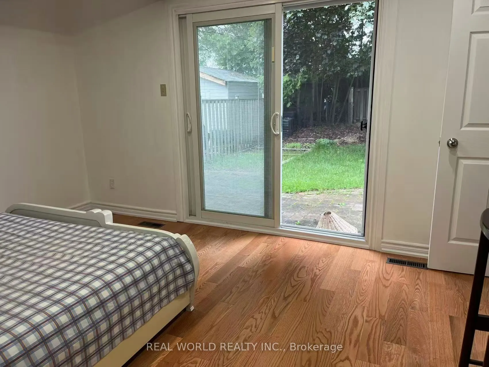 180 Royal Orchard Boulevard, #a room on the ground