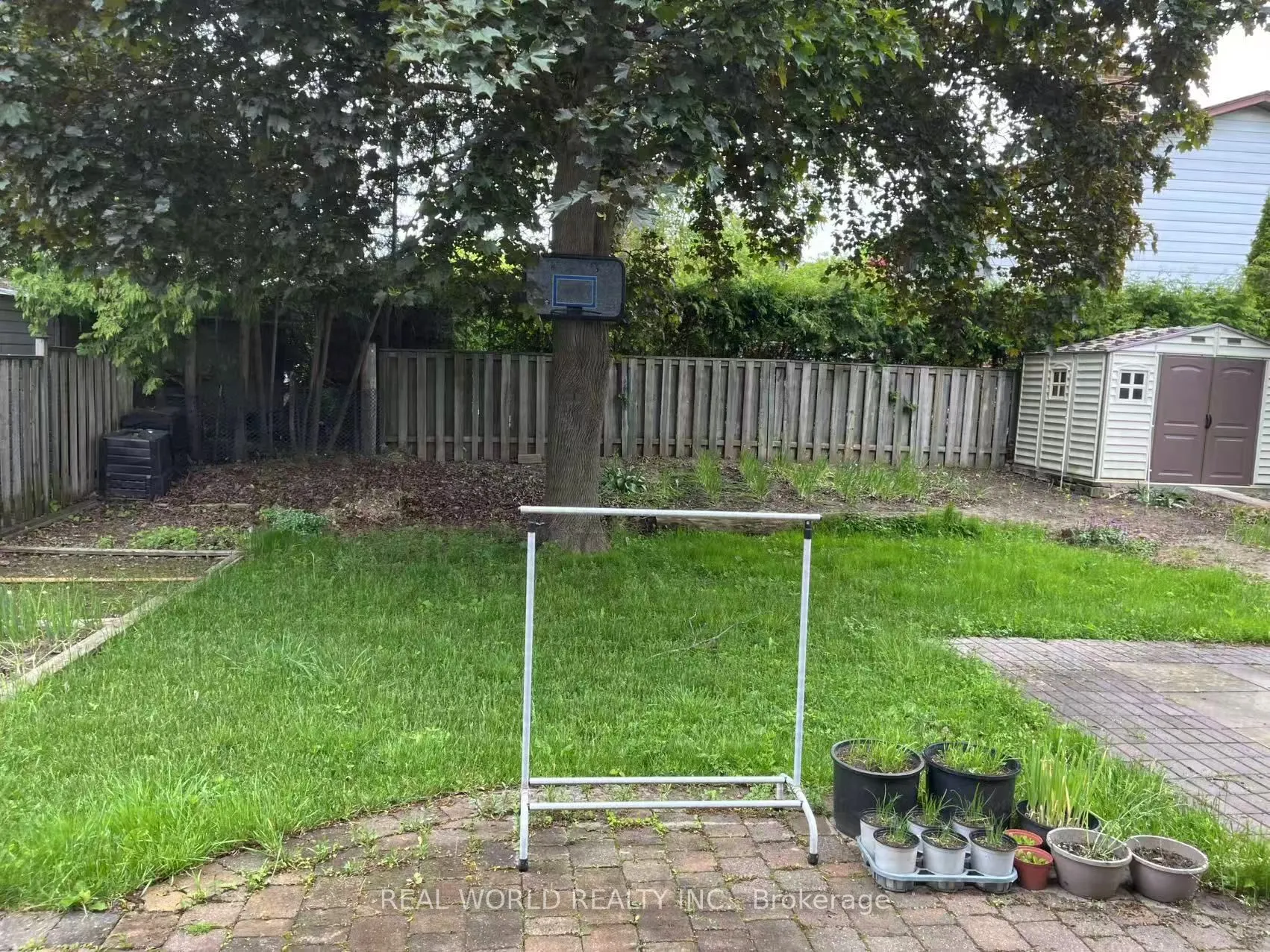 180 Royal Orchard Boulevard, #a room on the ground