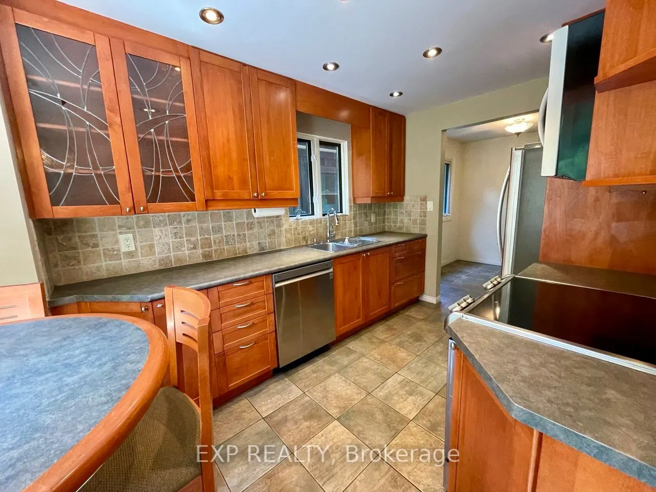 228 Main Street N