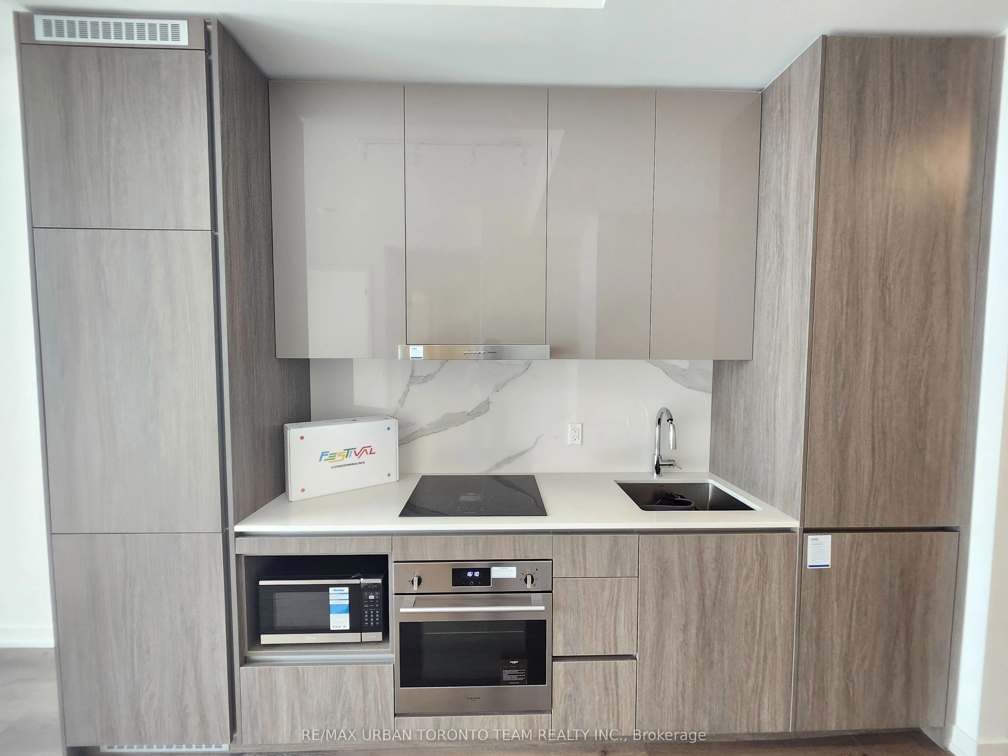 28 Interchange Way, #3101