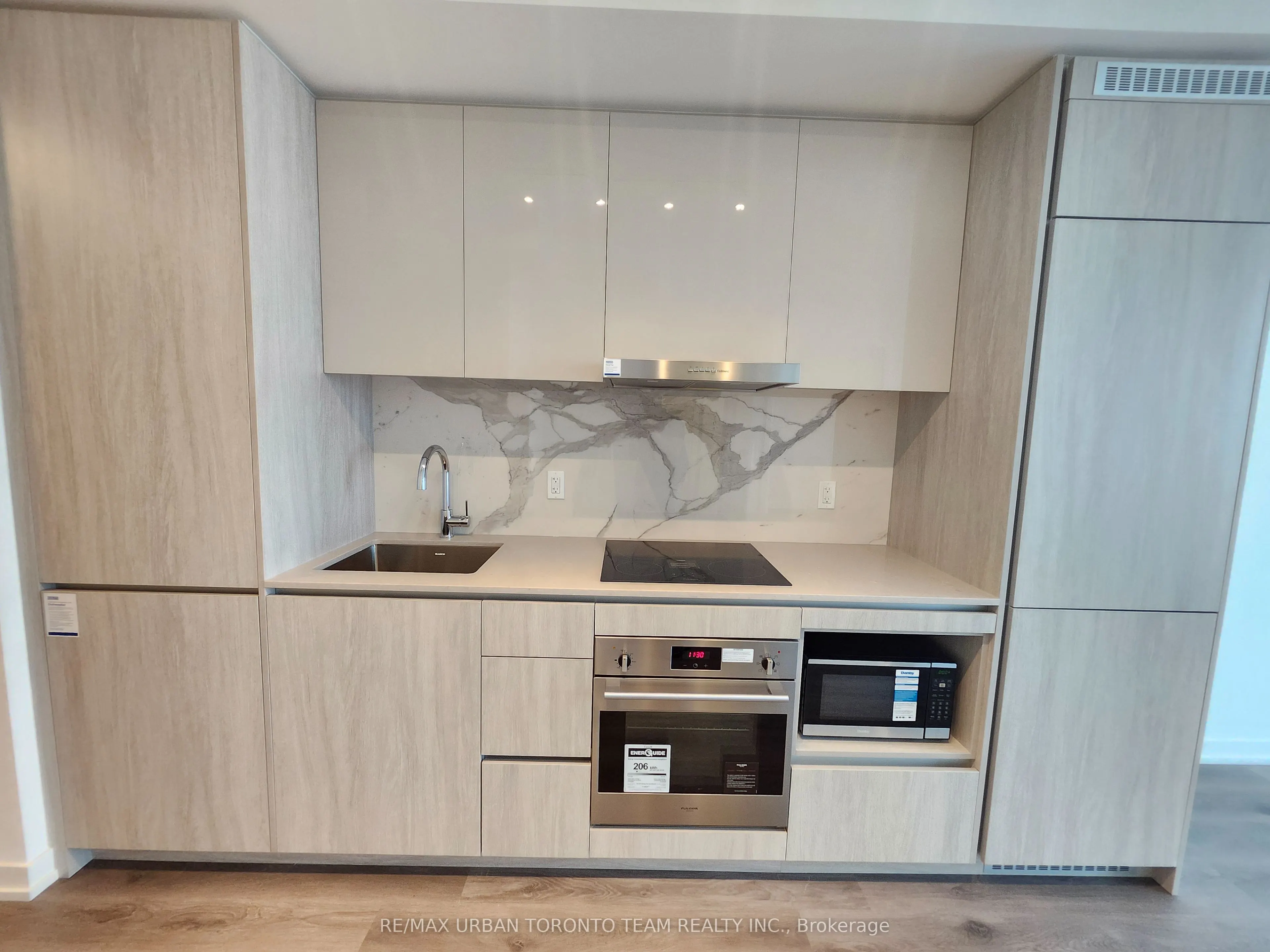 28 Interchange Way, #2016
