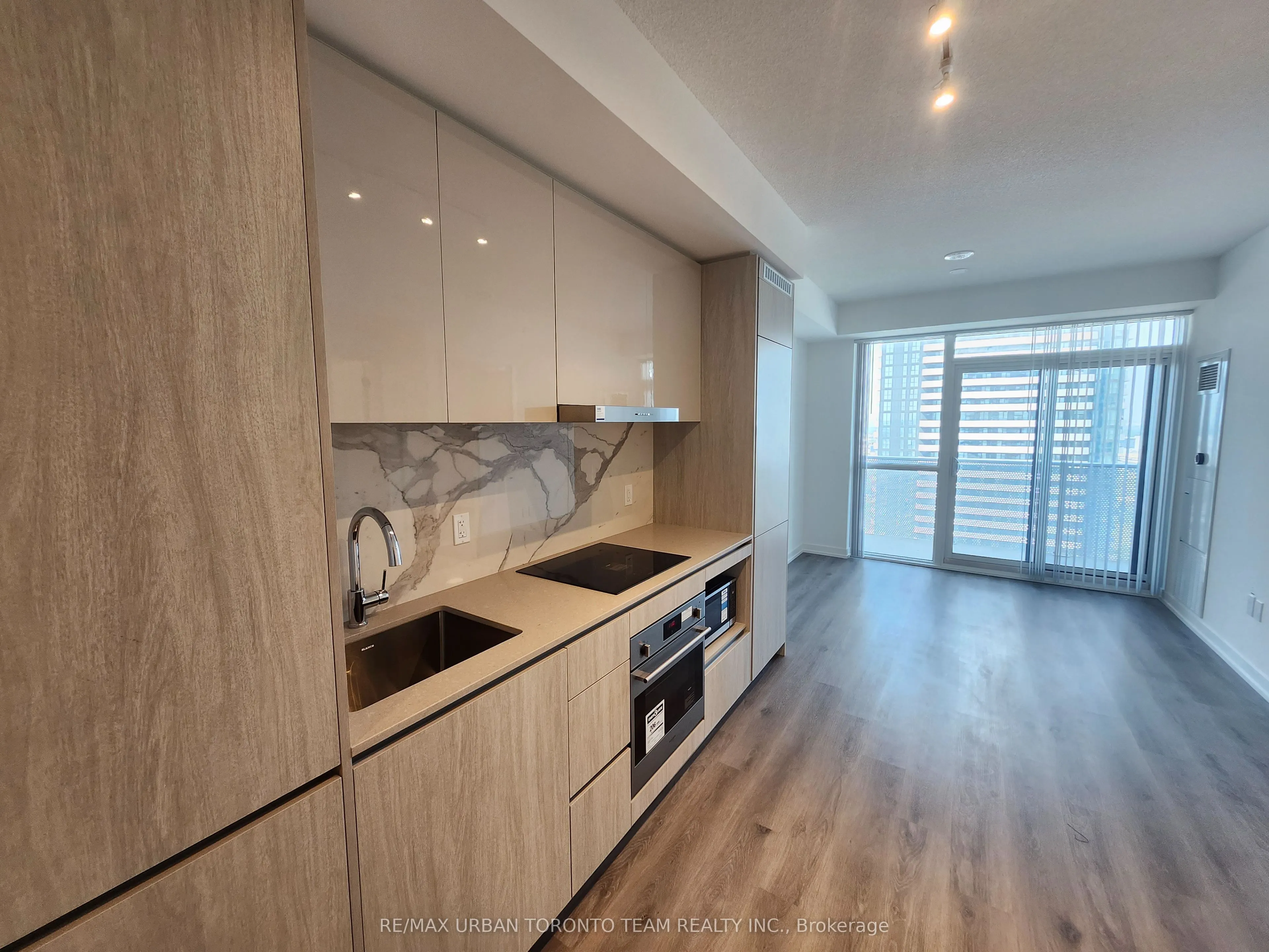 28 Interchange Way, #2016