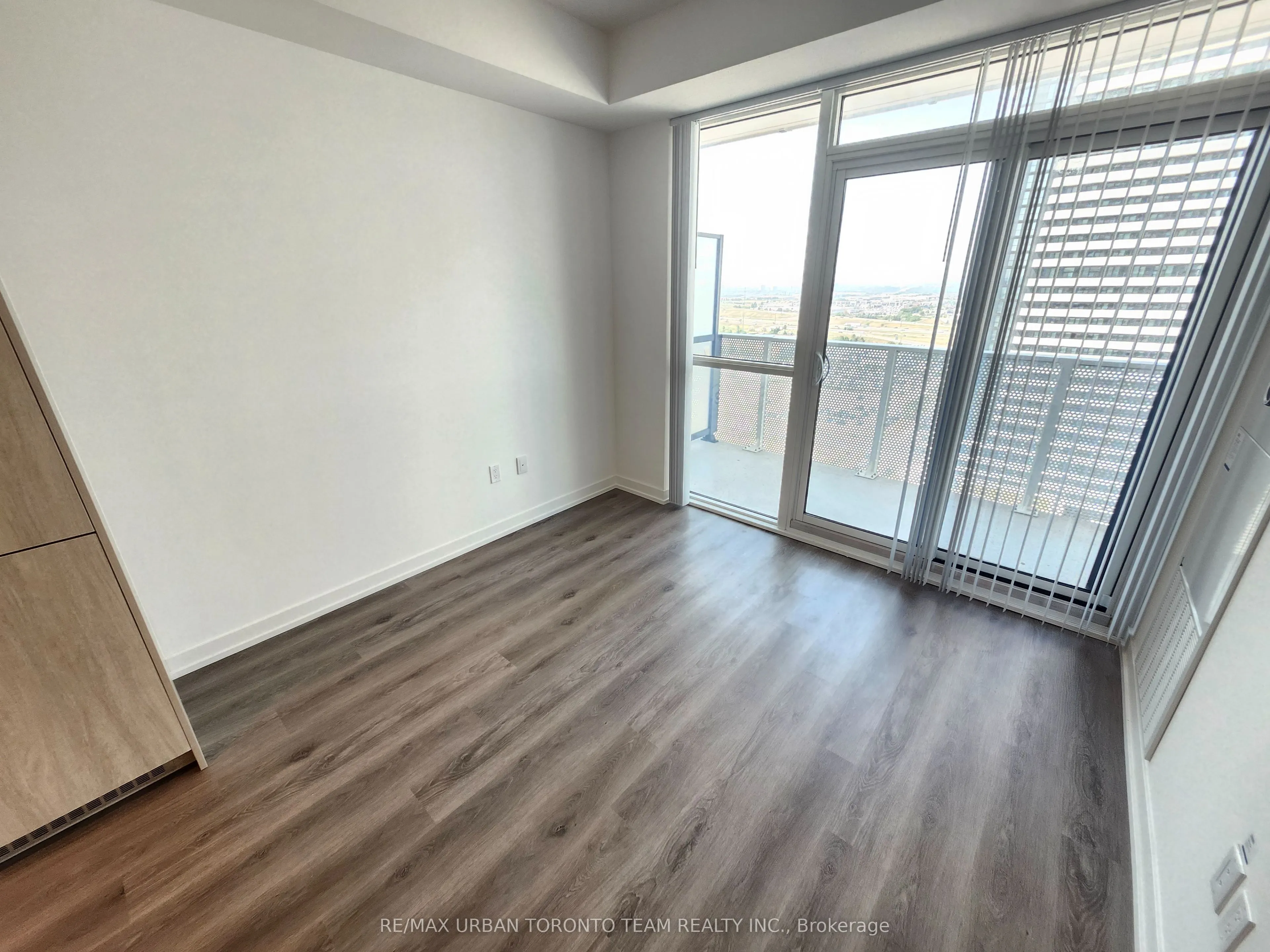 28 Interchange Way, #2016