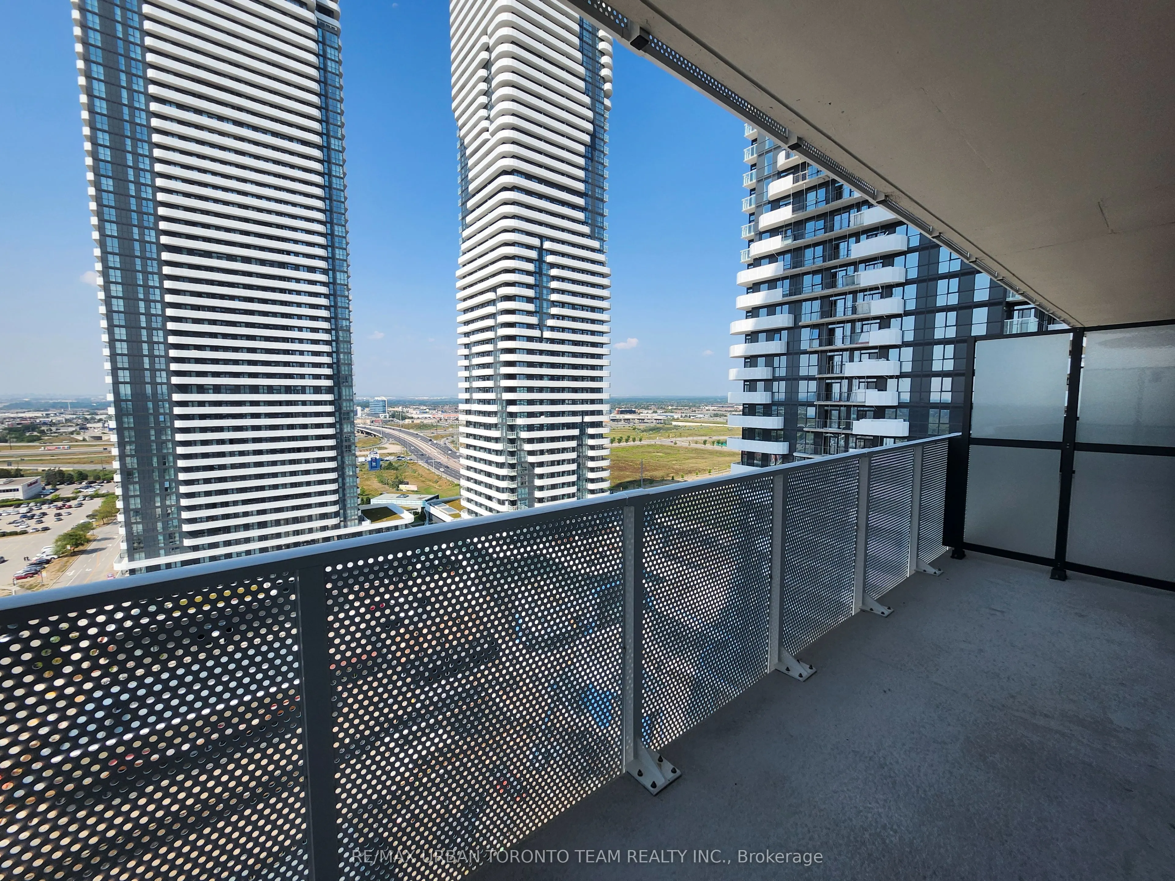 28 Interchange Way, #2016