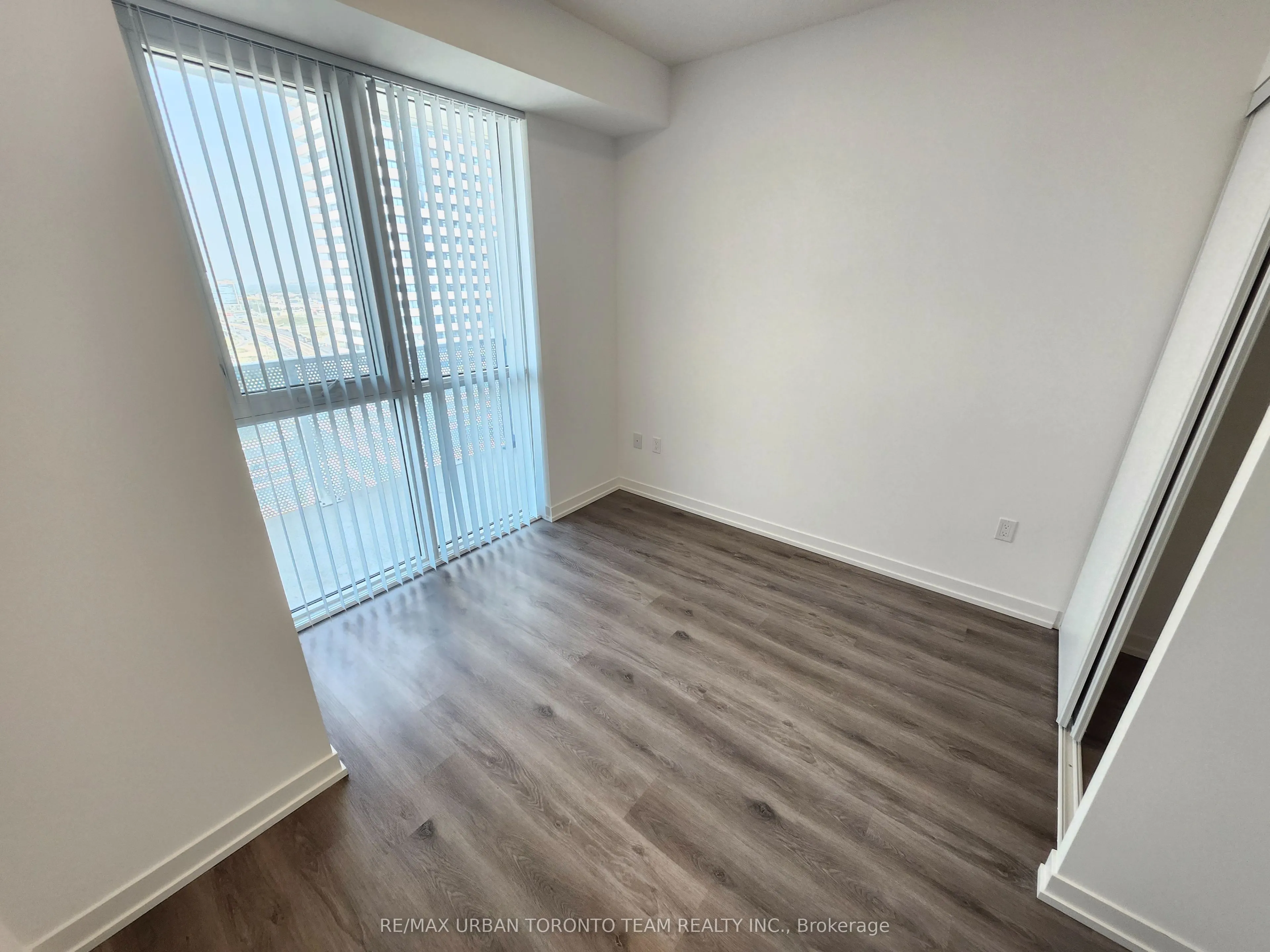 28 Interchange Way, #2016