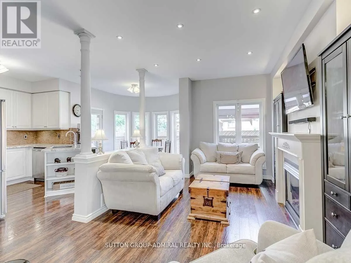 30 Lacona Crescent
