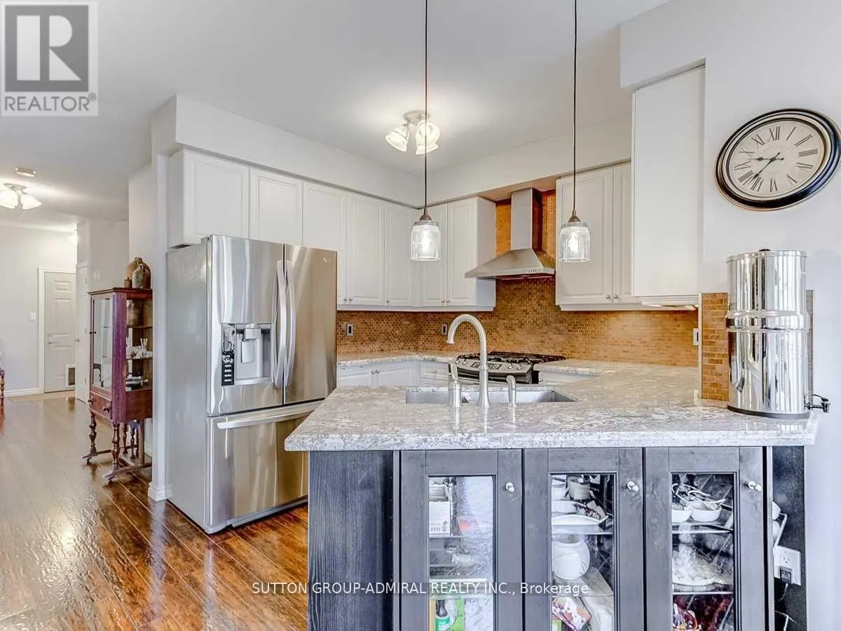 30 Lacona Crescent