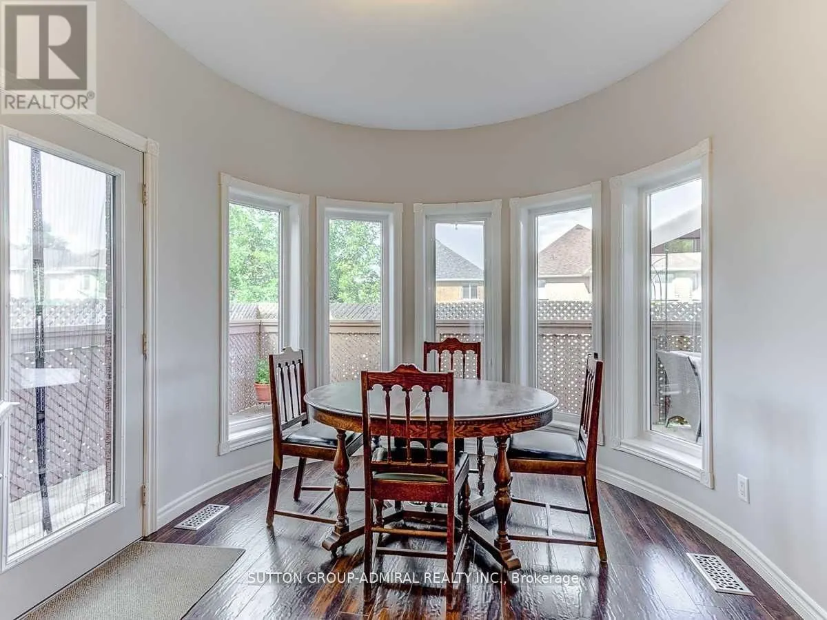 30 Lacona Crescent