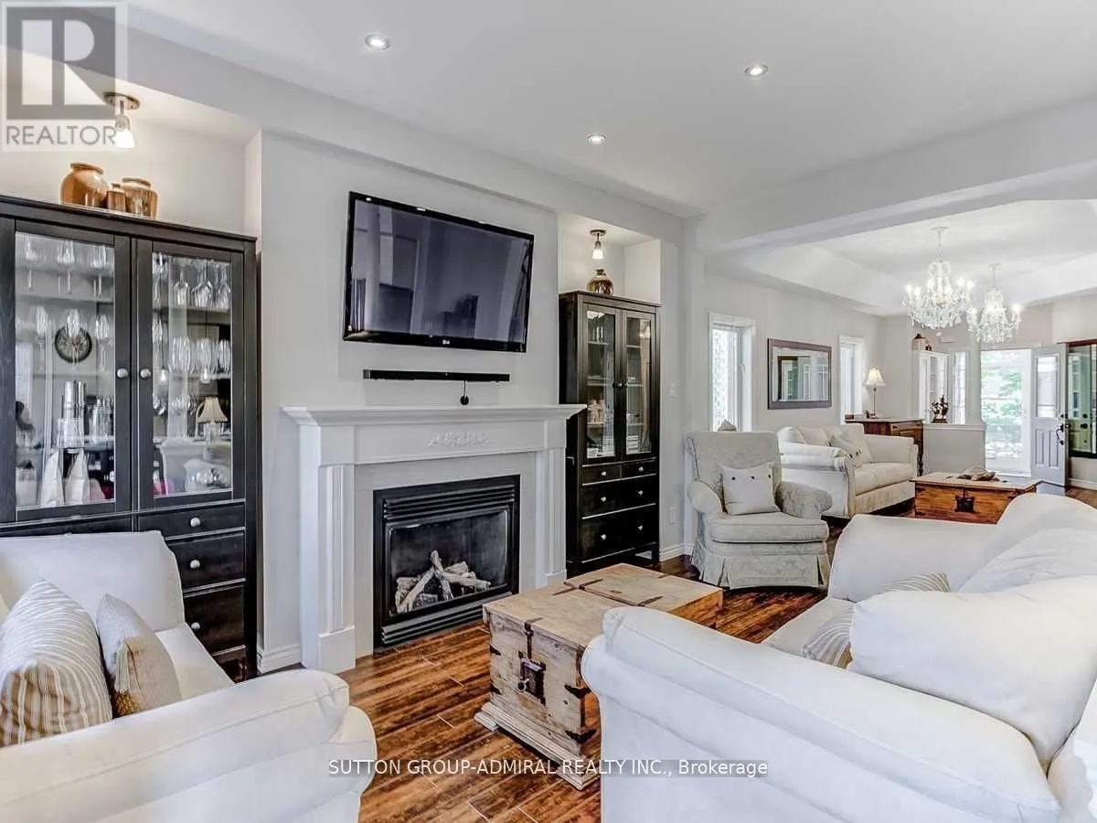 30 Lacona Crescent