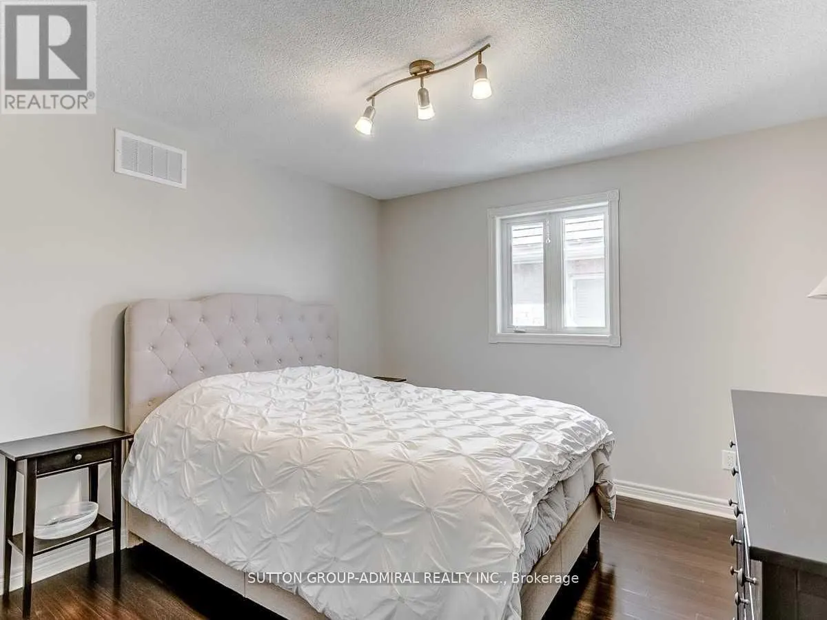 30 Lacona Crescent