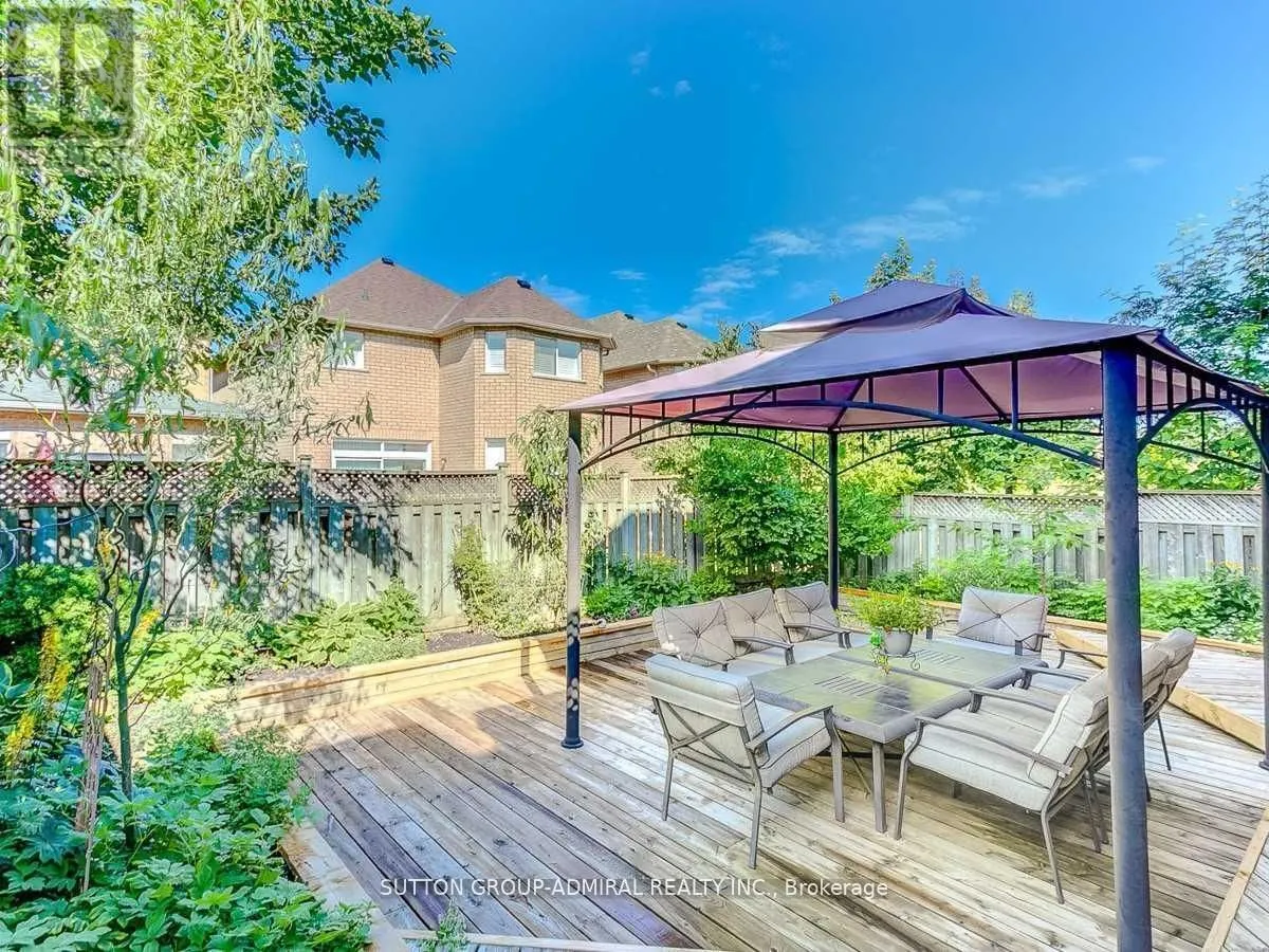 30 Lacona Crescent