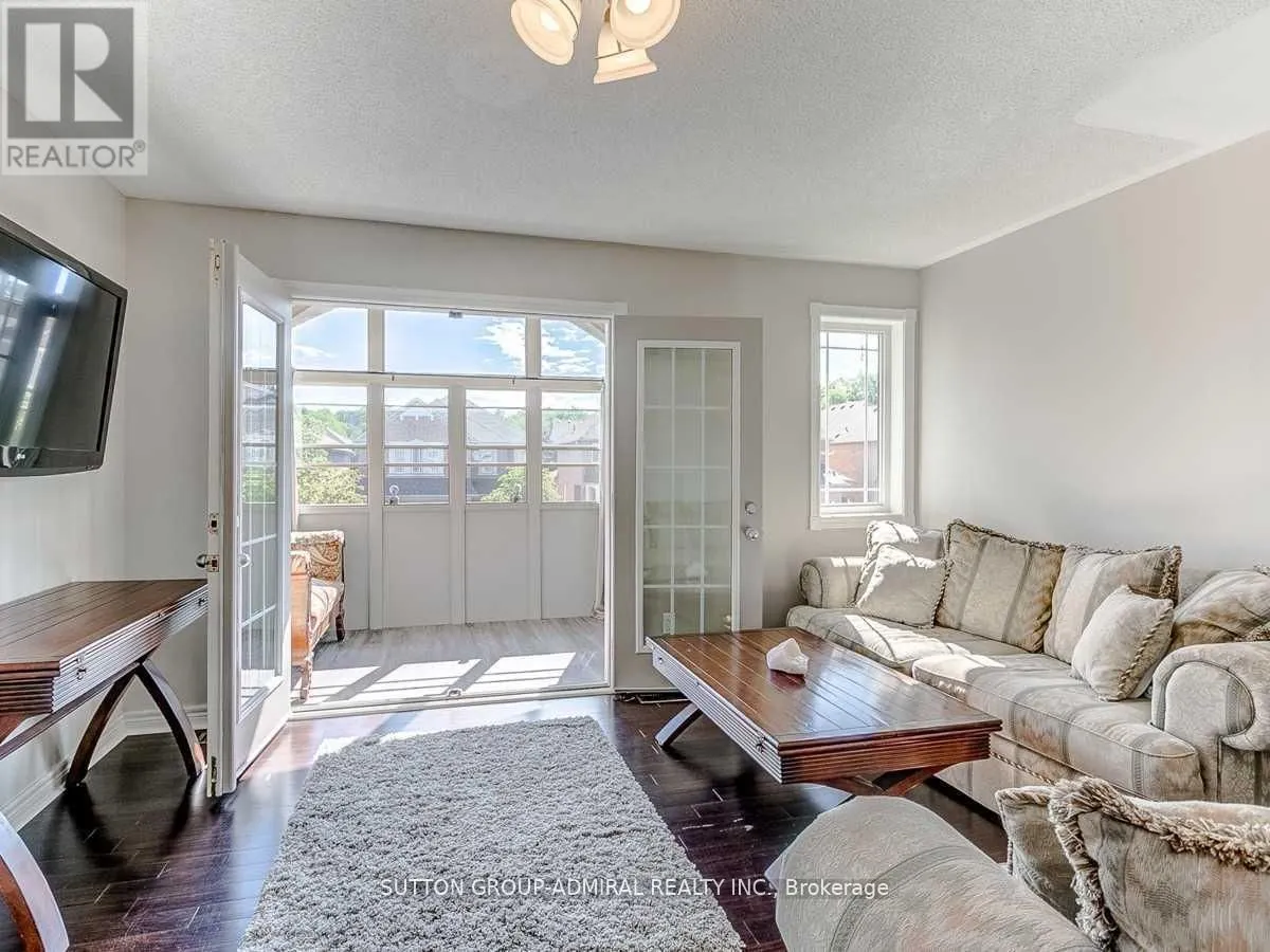 30 Lacona Crescent, #Main & 2nd