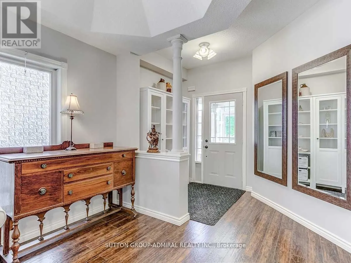30 Lacona Crescent, #Main & 2nd