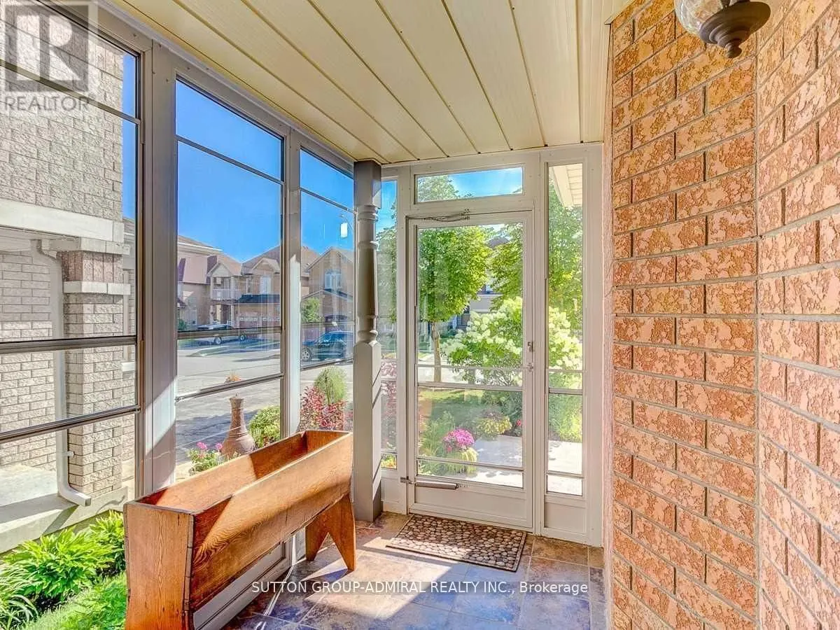 30 Lacona Crescent, #Main & 2nd