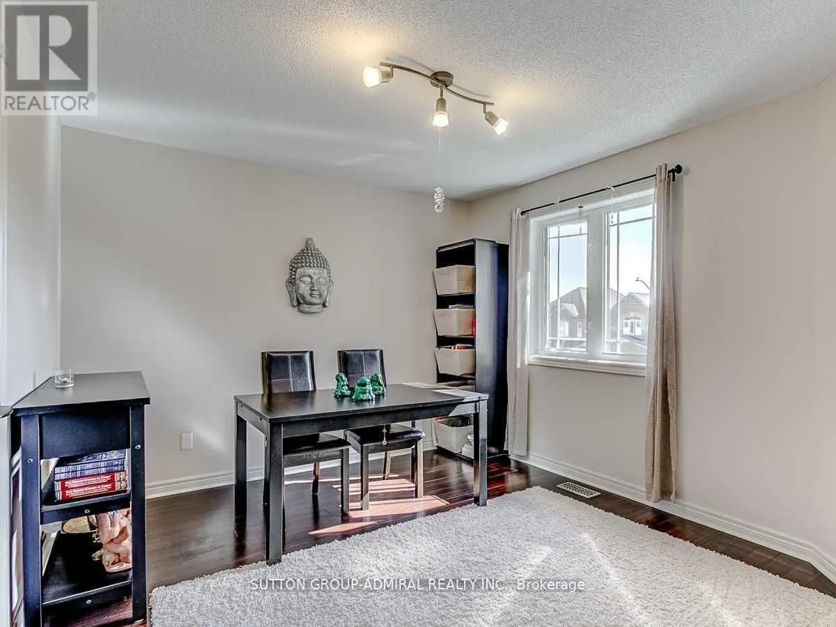 30 Lacona Crescent, #Main & 2nd