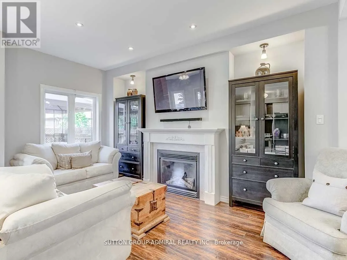 30 Lacona Crescent, #Main & 2nd