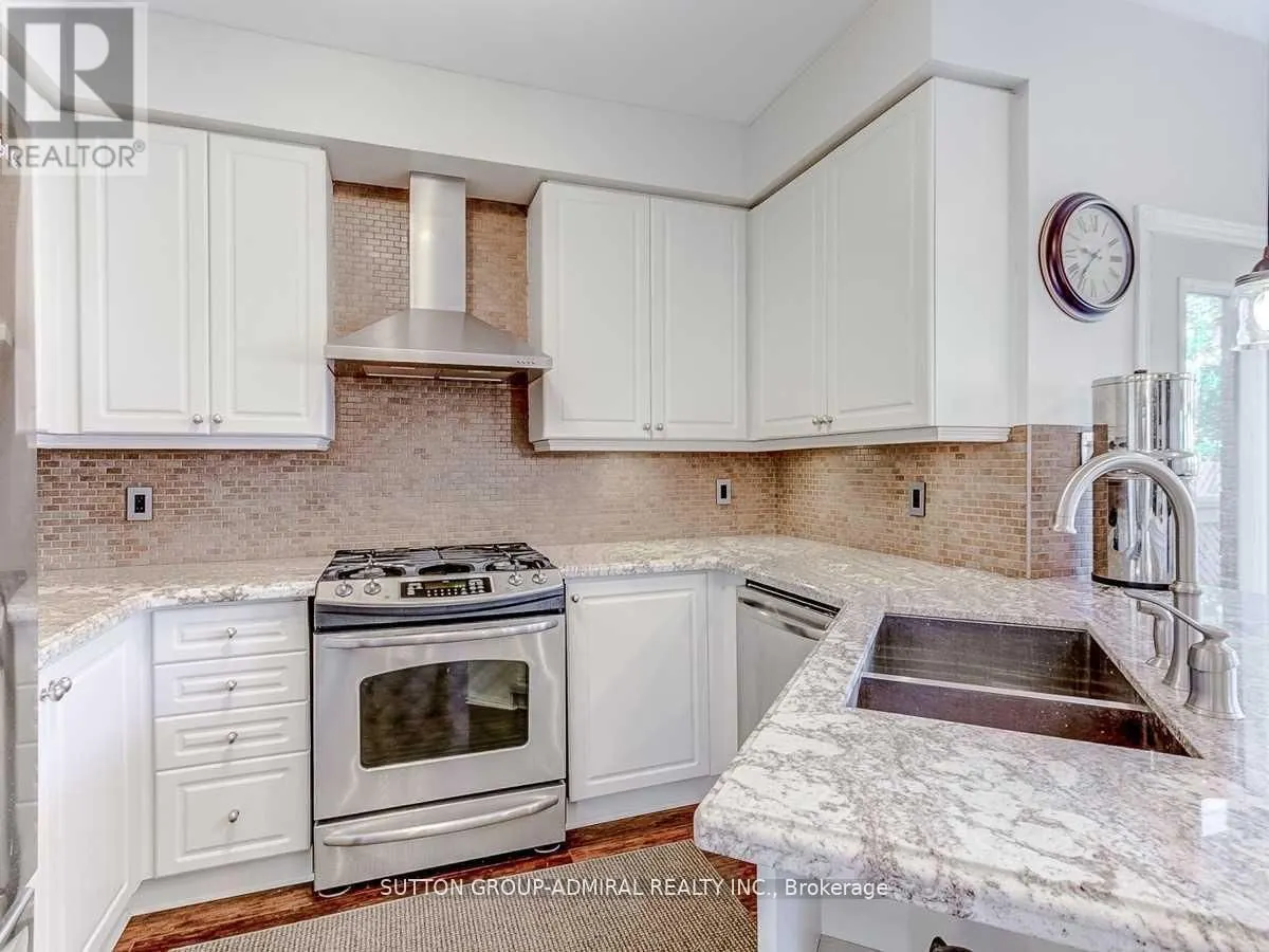 30 Lacona Crescent, #Main & 2nd
