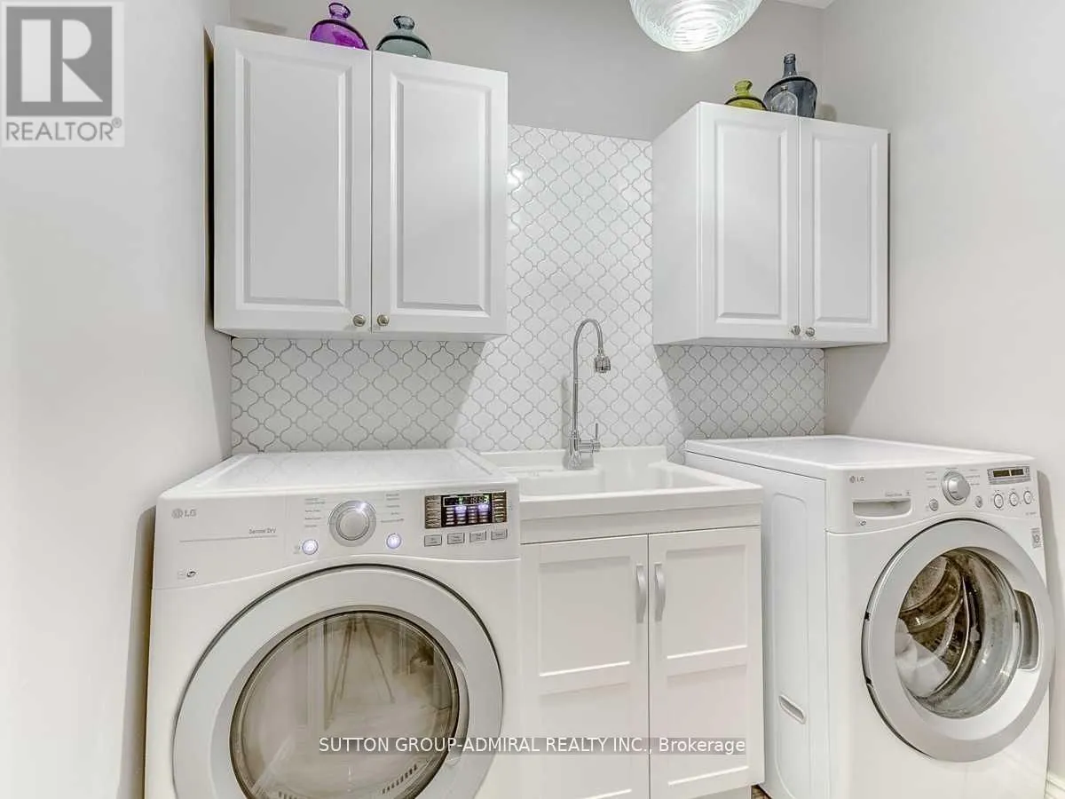 30 Lacona Crescent, #Main & 2nd