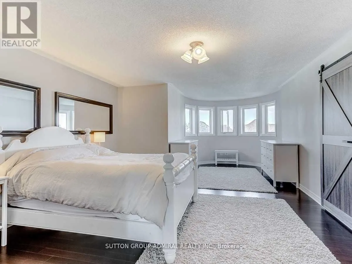 30 Lacona Crescent, #Main & 2nd