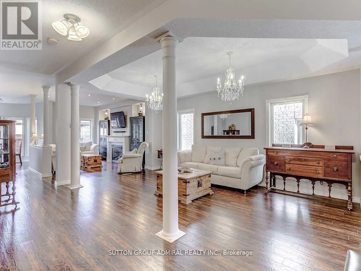 30 Lacona Crescent, #Main & 2nd