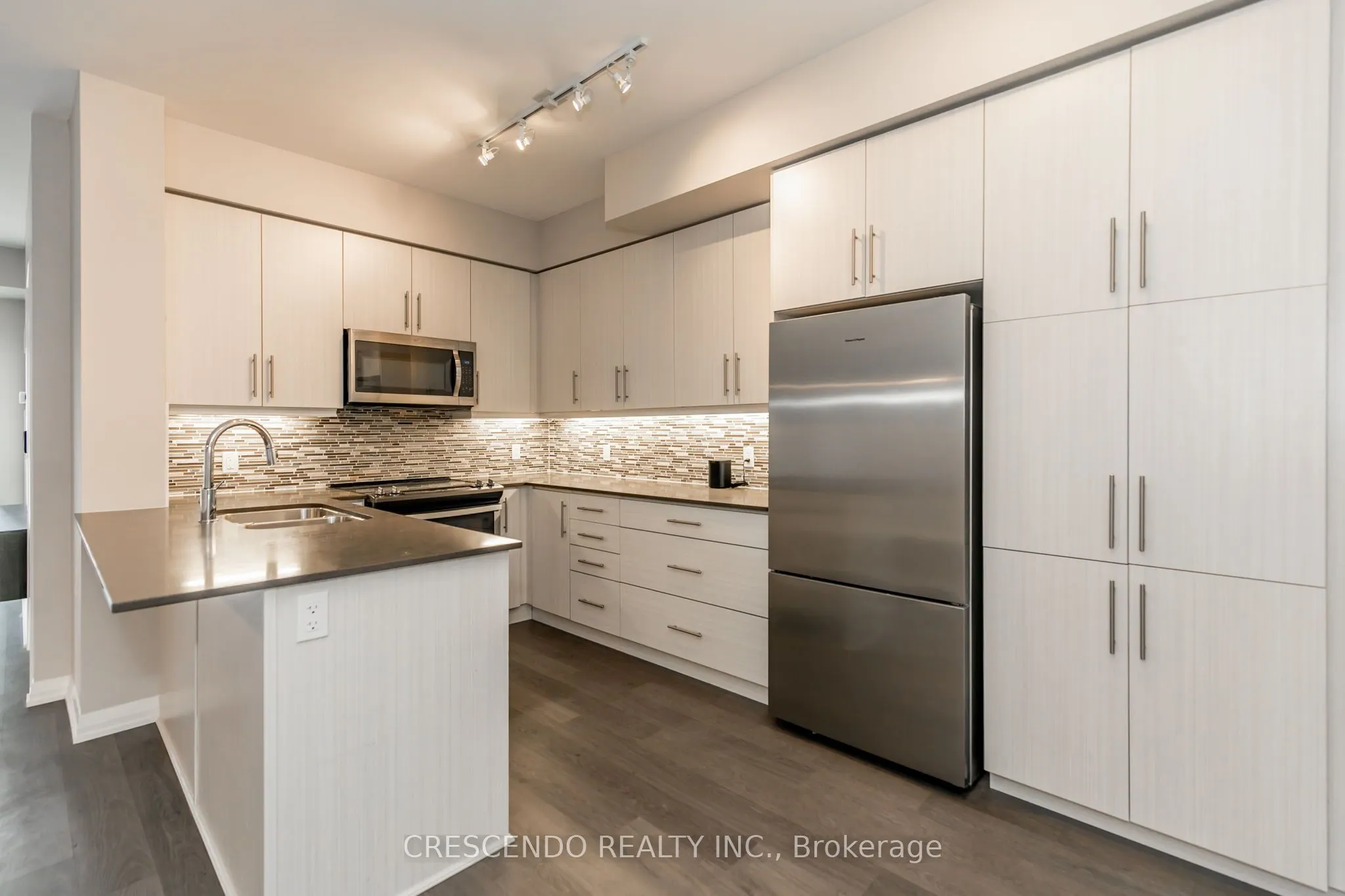 65 Oneida Crescent, #603