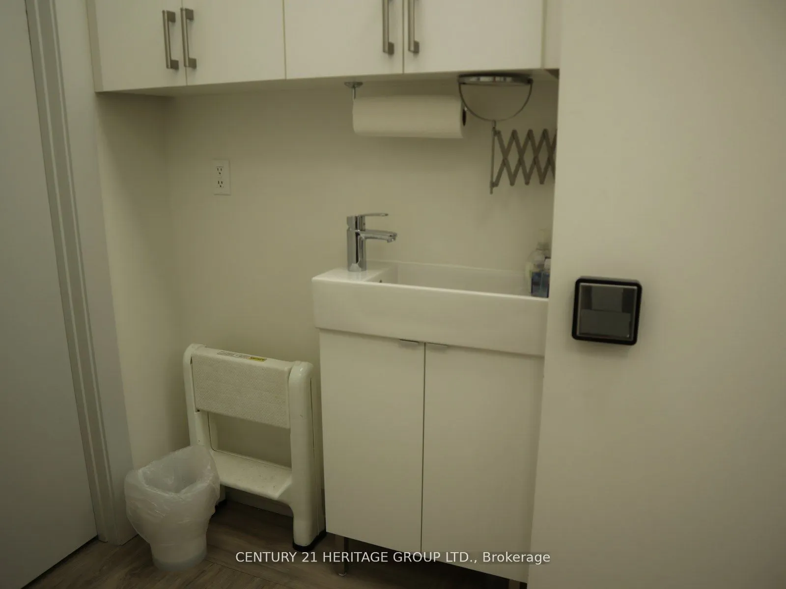 8763 Bayview Avenue, #123 & 125