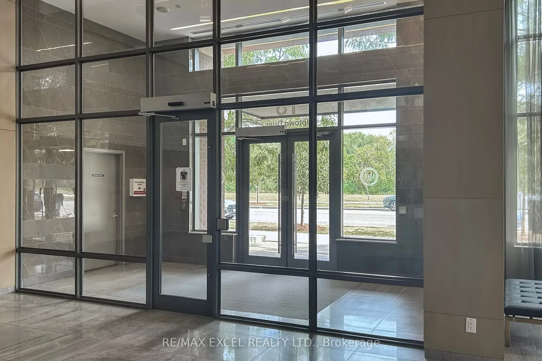 18 Uptown Drive, #207