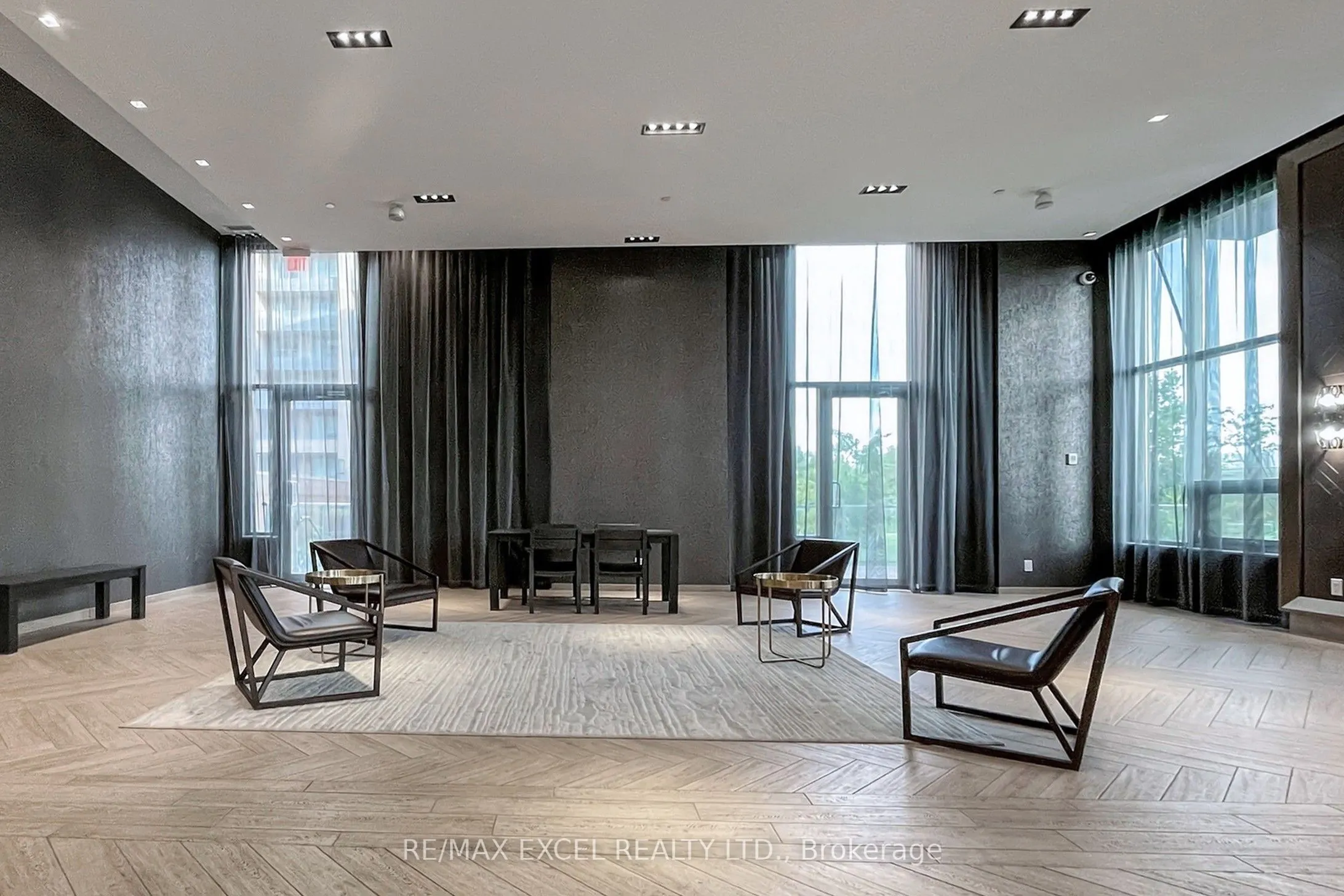 18 Uptown Drive, #207
