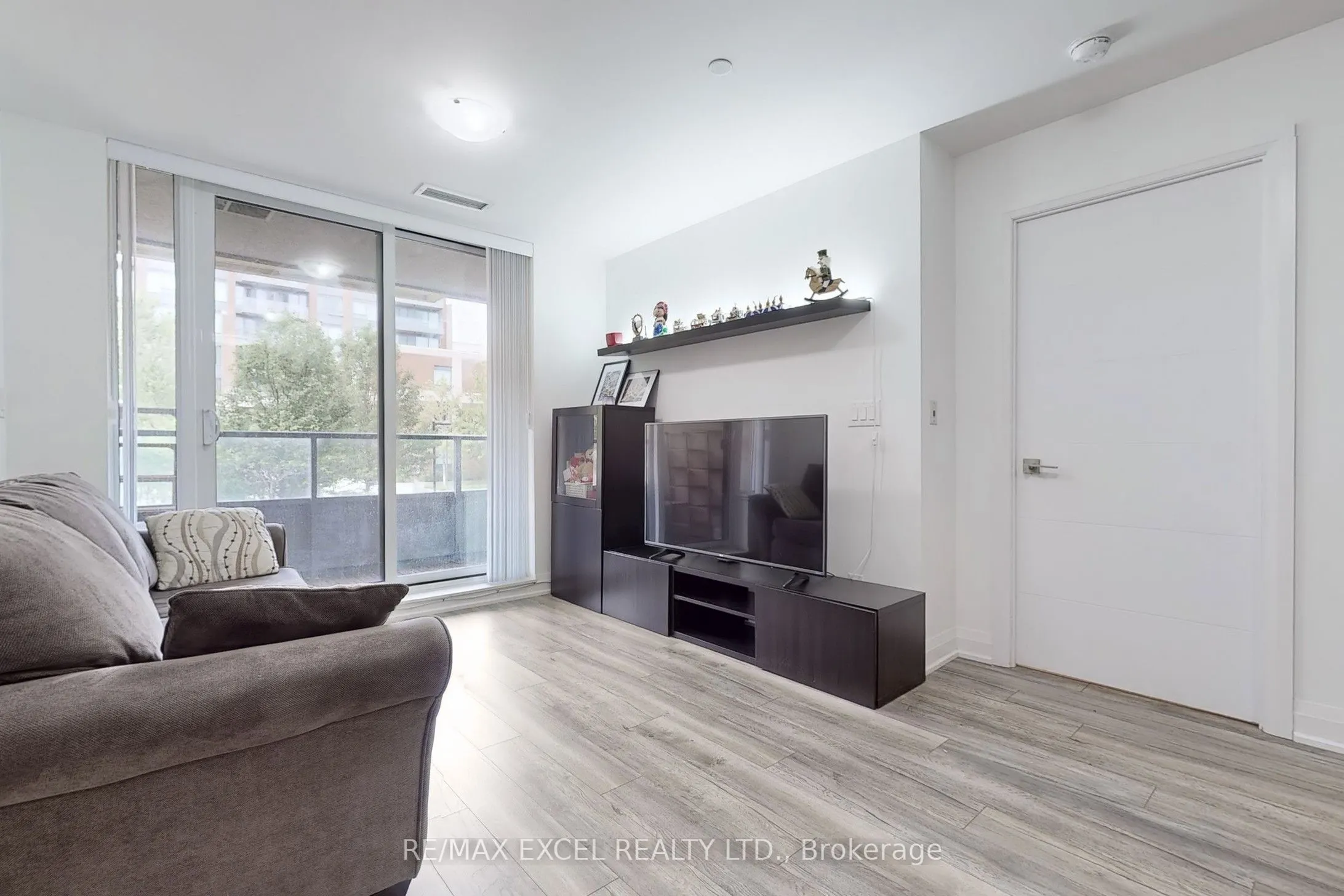 18 Uptown Drive, #207