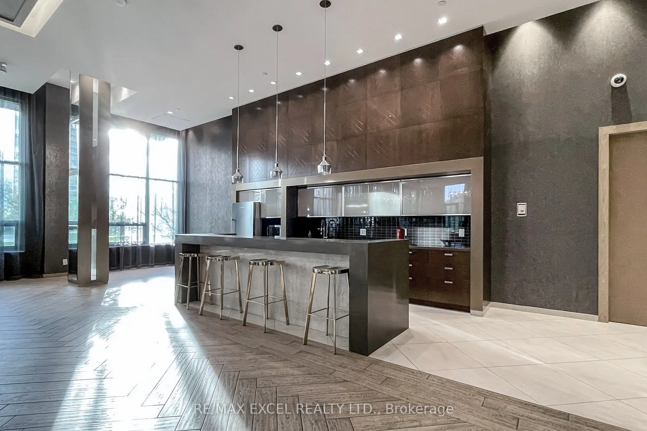 18 Uptown Drive, #207