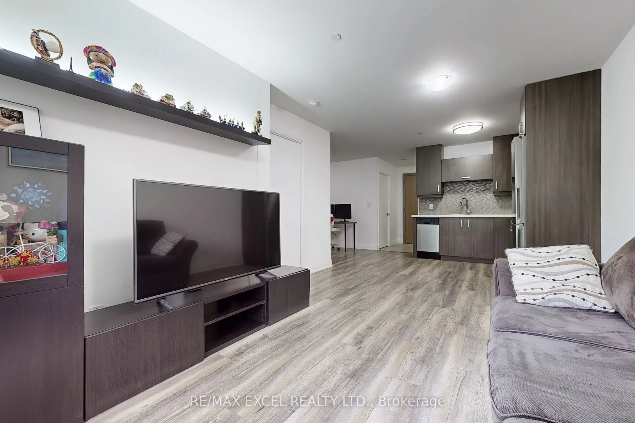 18 Uptown Drive, #207