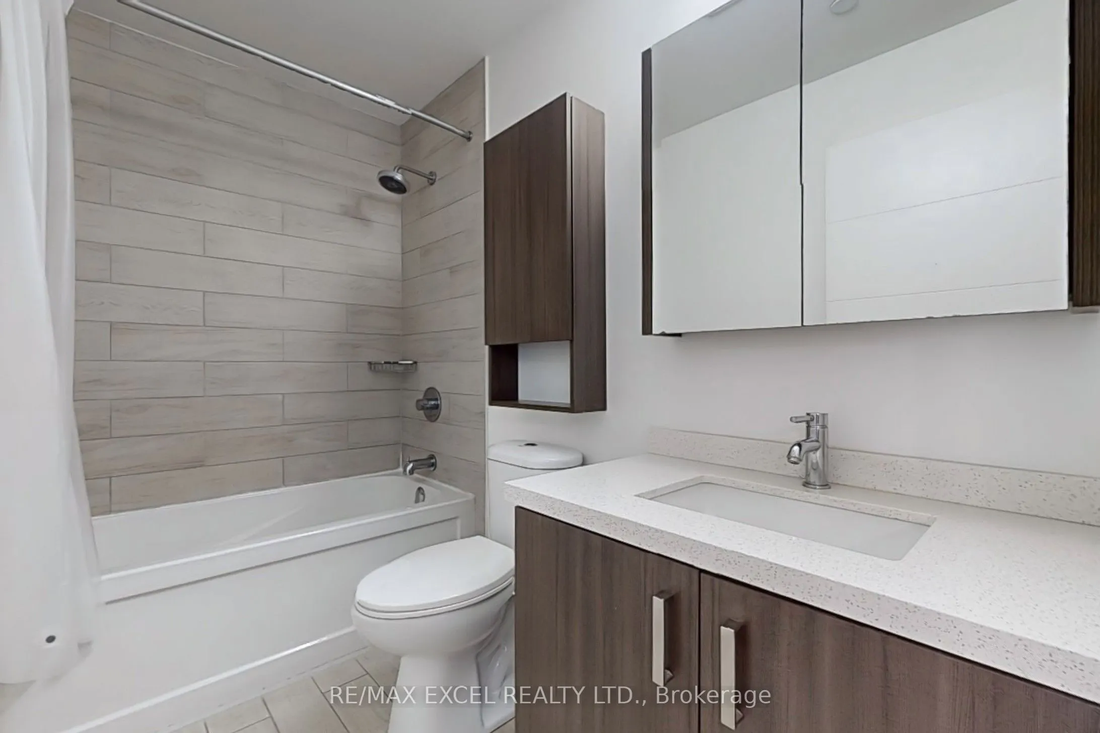 18 Uptown Drive, #207
